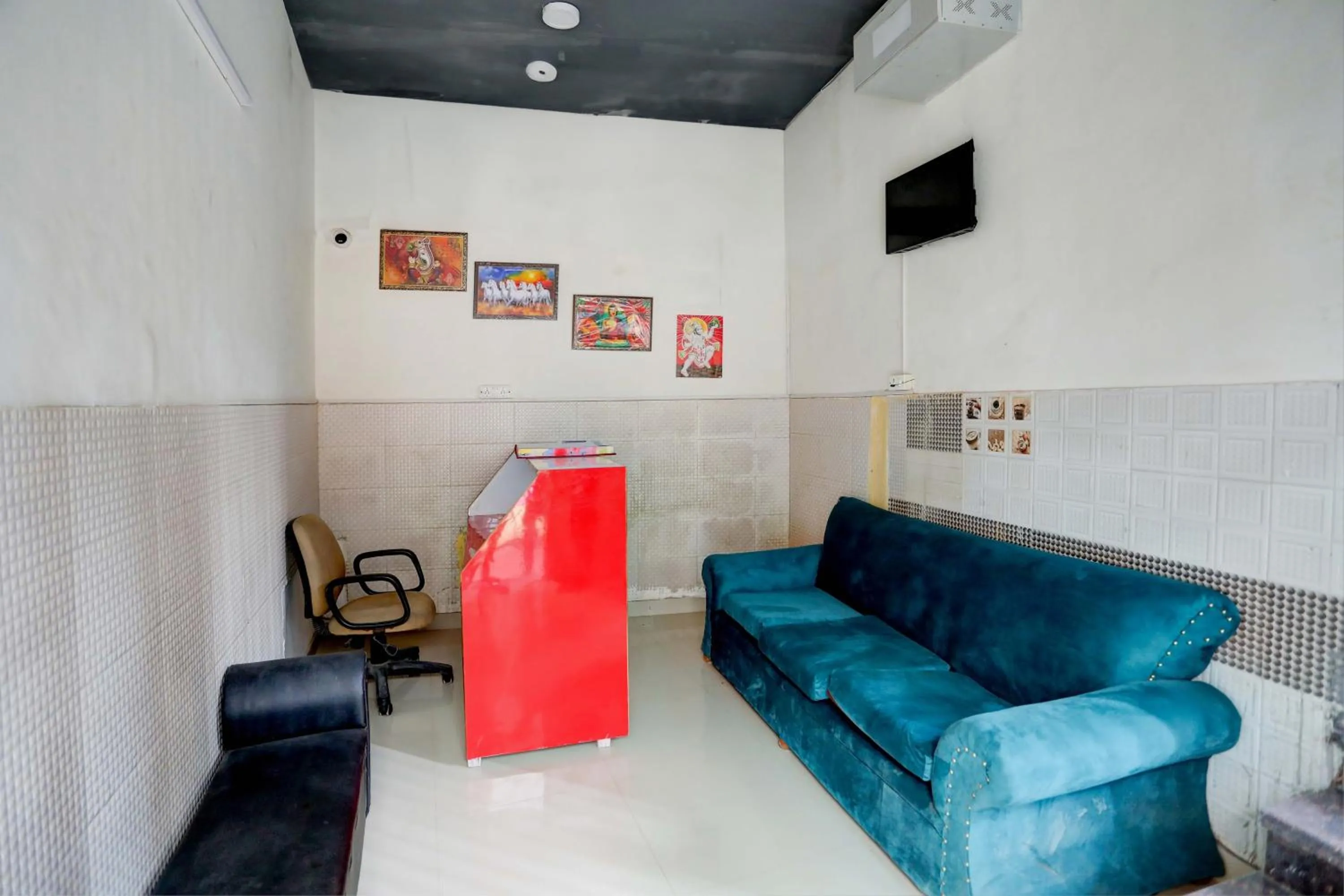 Lobby or reception in Hotel O Tilak hotel 24 Sector 27 Near by Vinayak Hospital Gali no-6