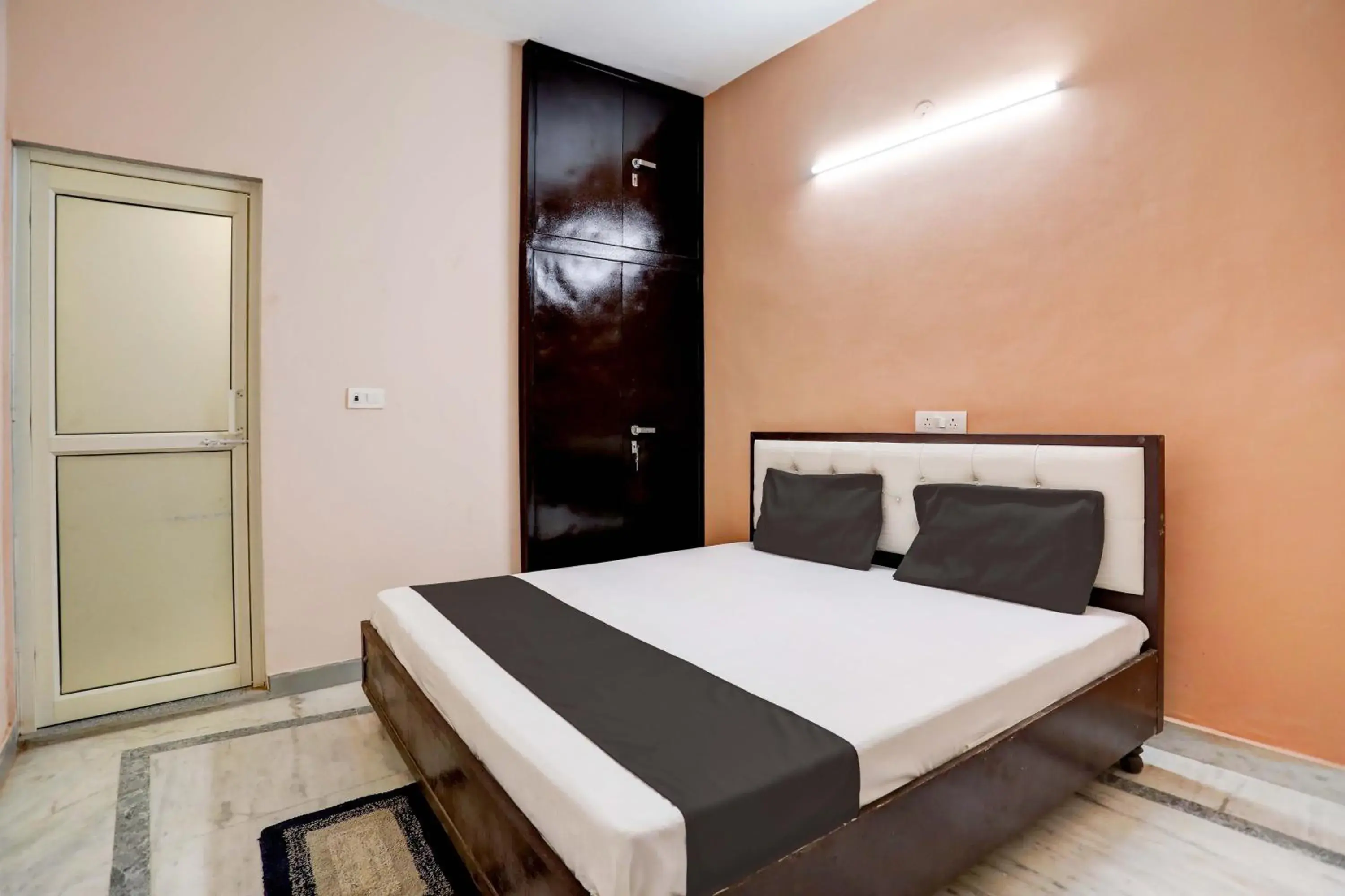 Hotel O Tilak hotel 24 Sector 27 Near by Vinayak Hospital Gali no-6 Hotel O Tilak hotel 24 Sector 27 Near by Vinayak Hospital Gali no-6