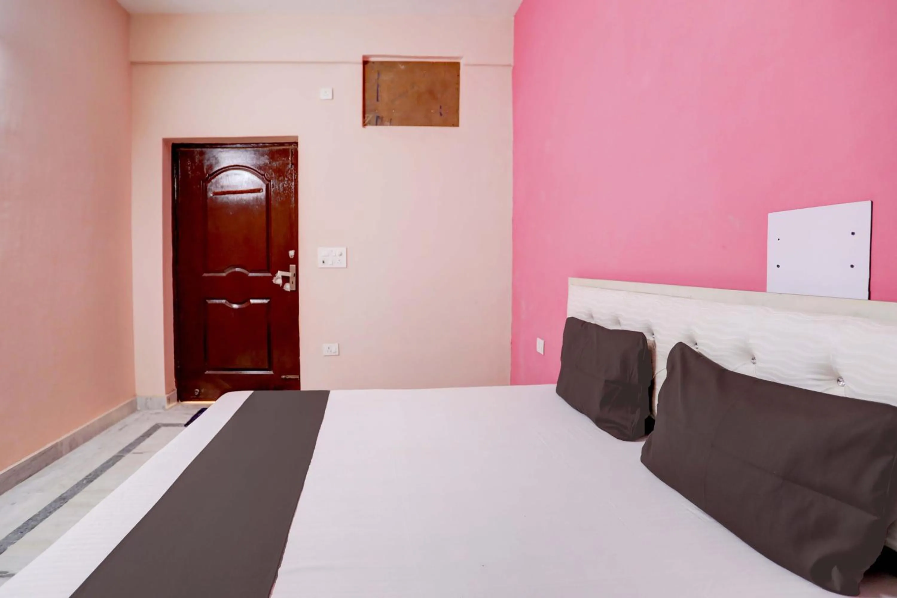 Facade/entrance, Bed in Hotel O Tilak hotel 24 Sector 27 Near by Vinayak Hospital Gali no-6
