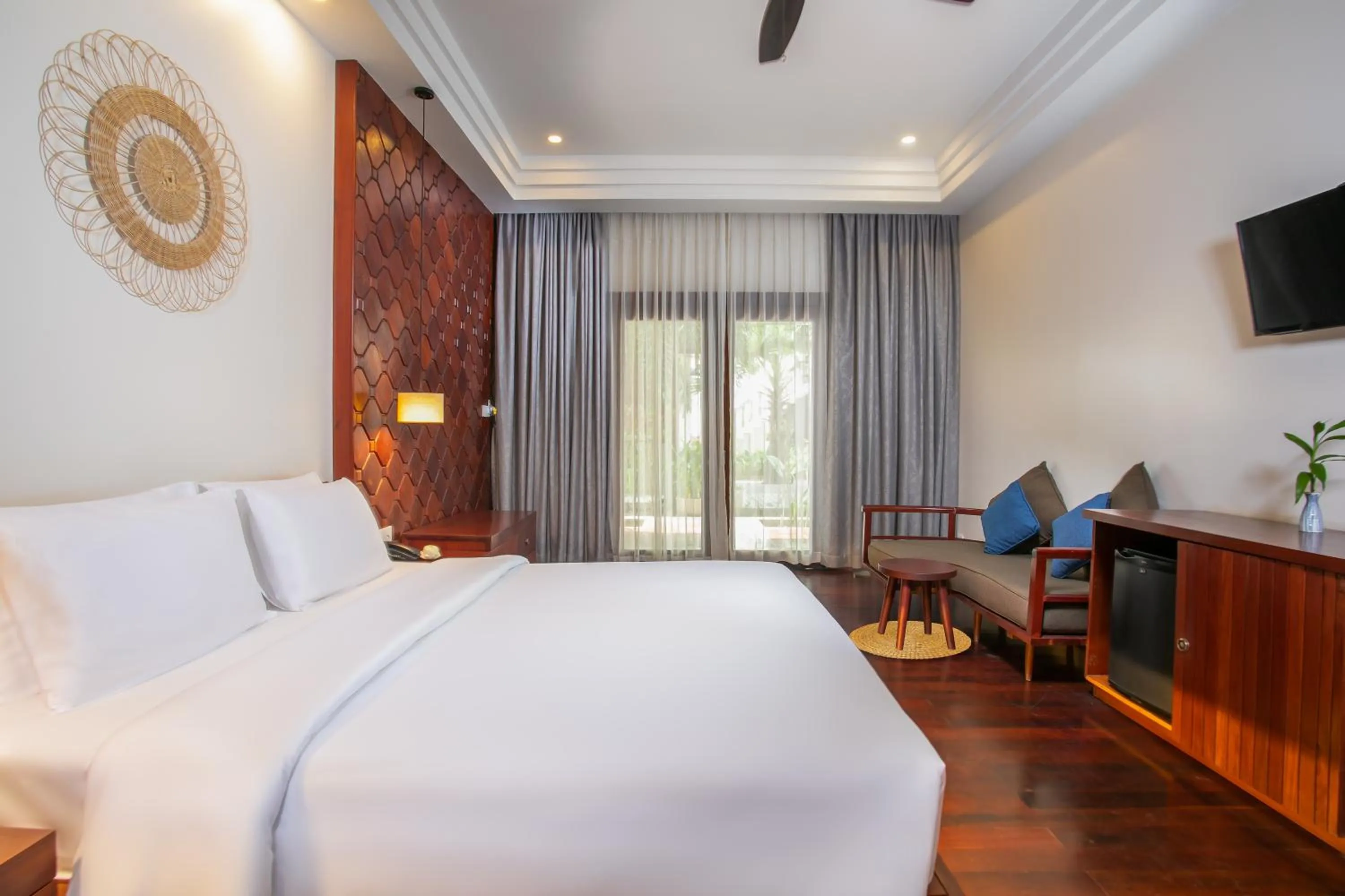 Bedroom, Bed in Mera Residence