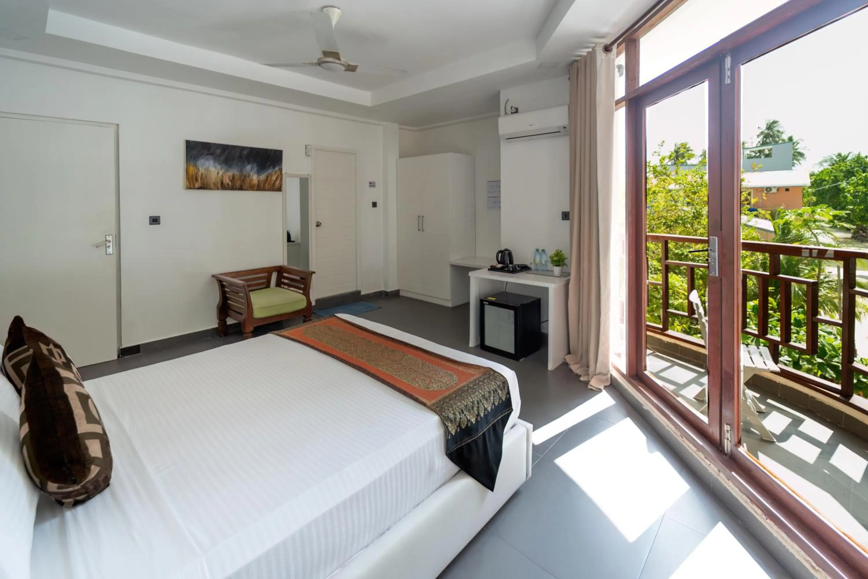 Photo of the whole room, Bed in Silver Oasis Maldives