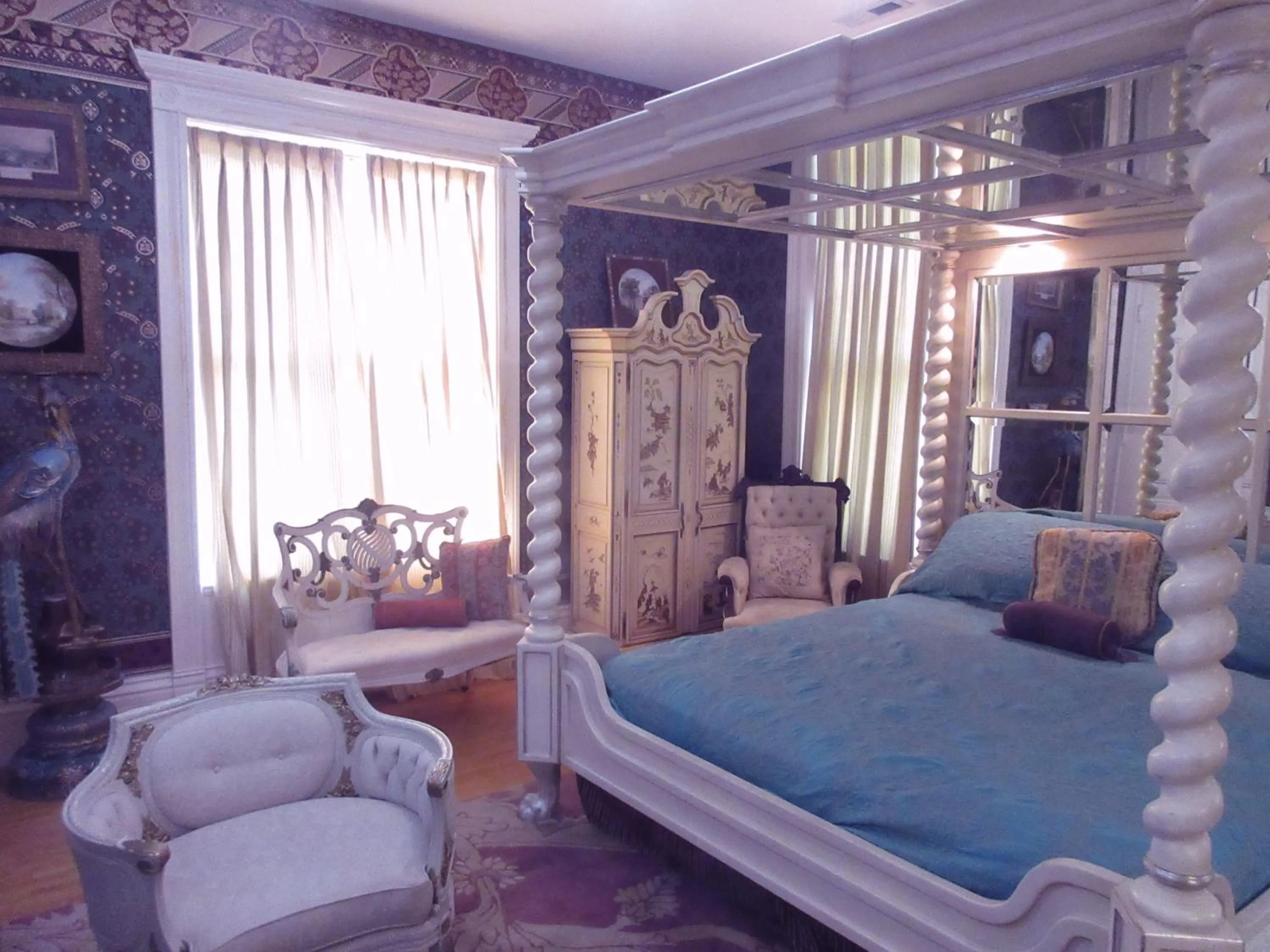 Bed in Johnstone Mansiion