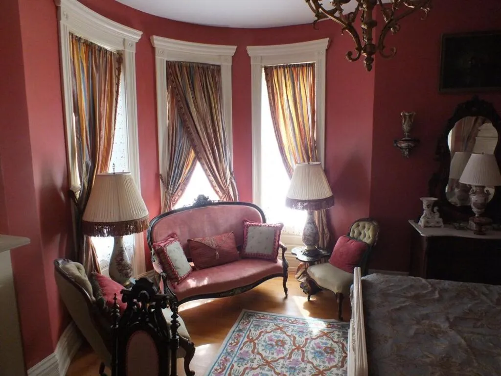 Bed in Johnstone Mansiion