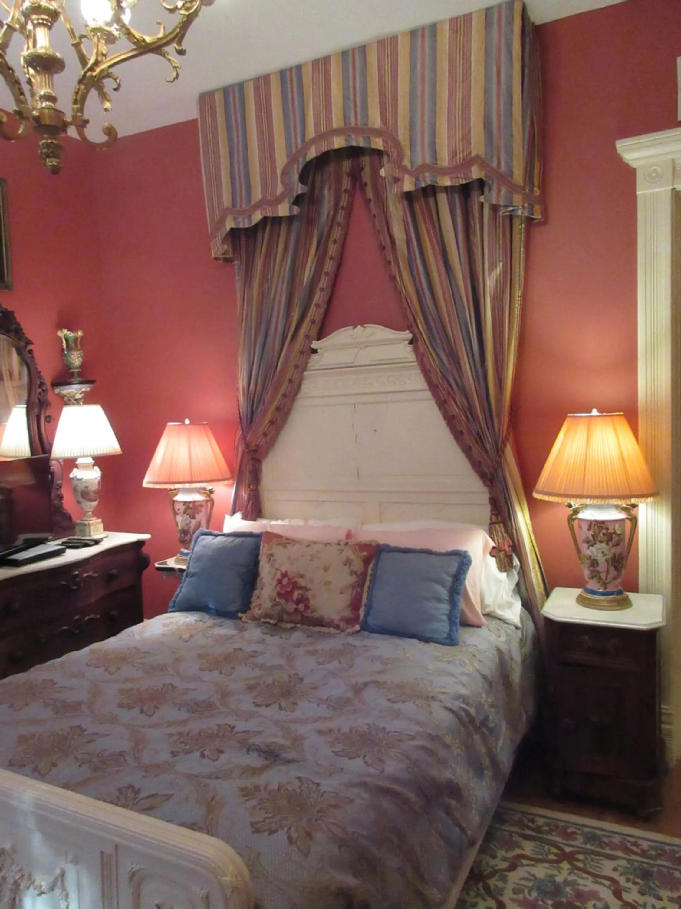 Bed in Johnstone Mansiion