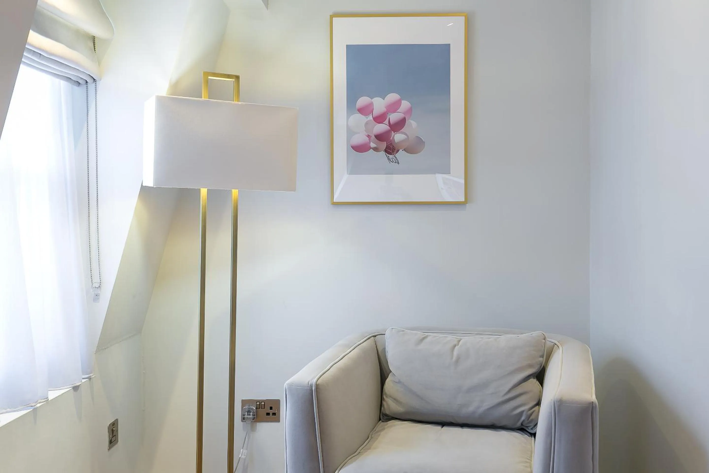 Living room in Chilworth Court