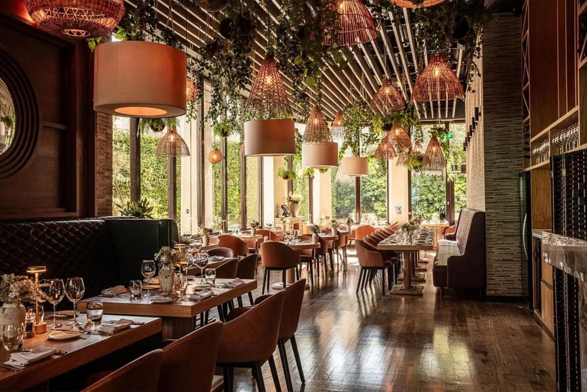 Restaurant/places to eat in Chilworth Court