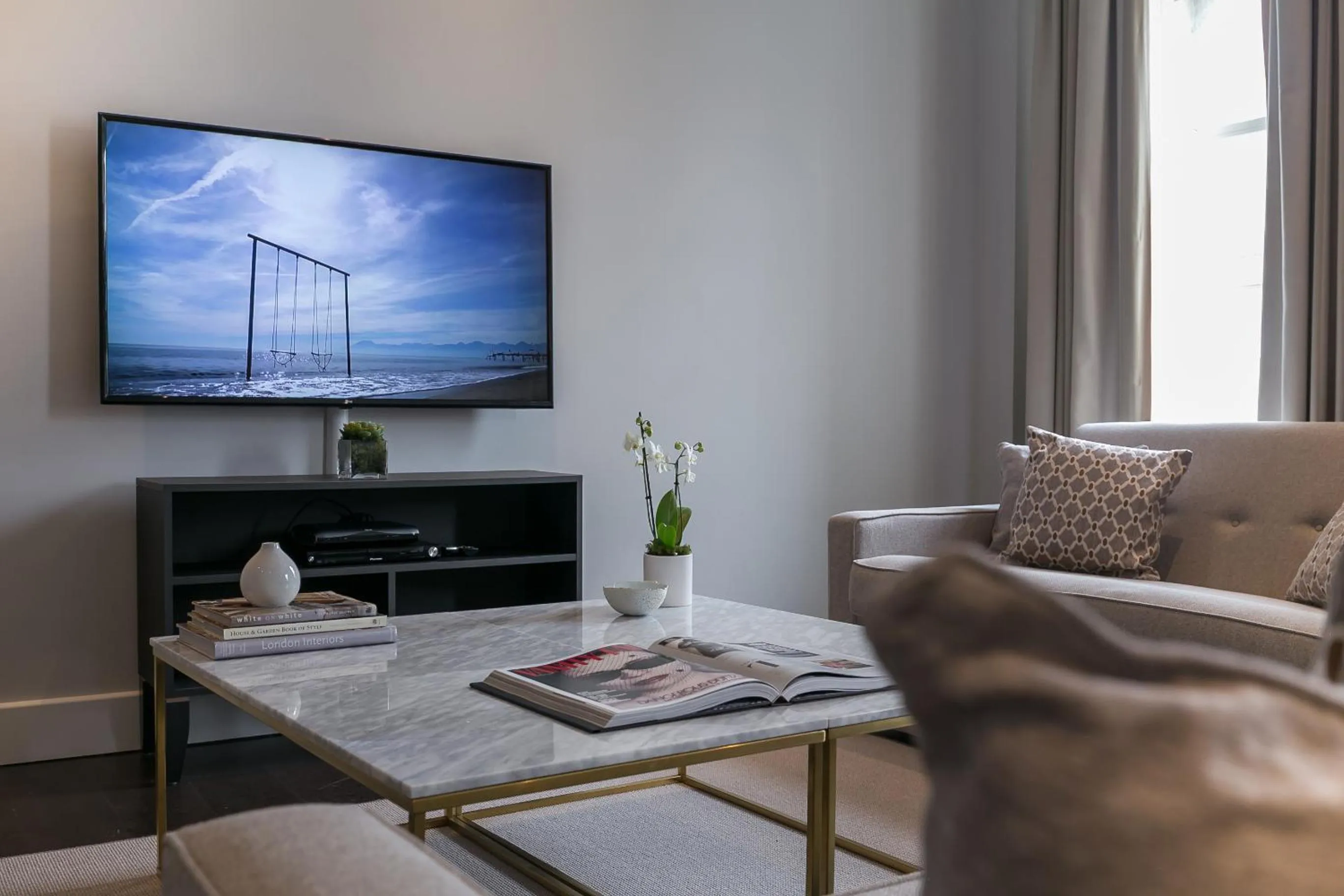 Communal lounge/ TV room in Chilworth Court