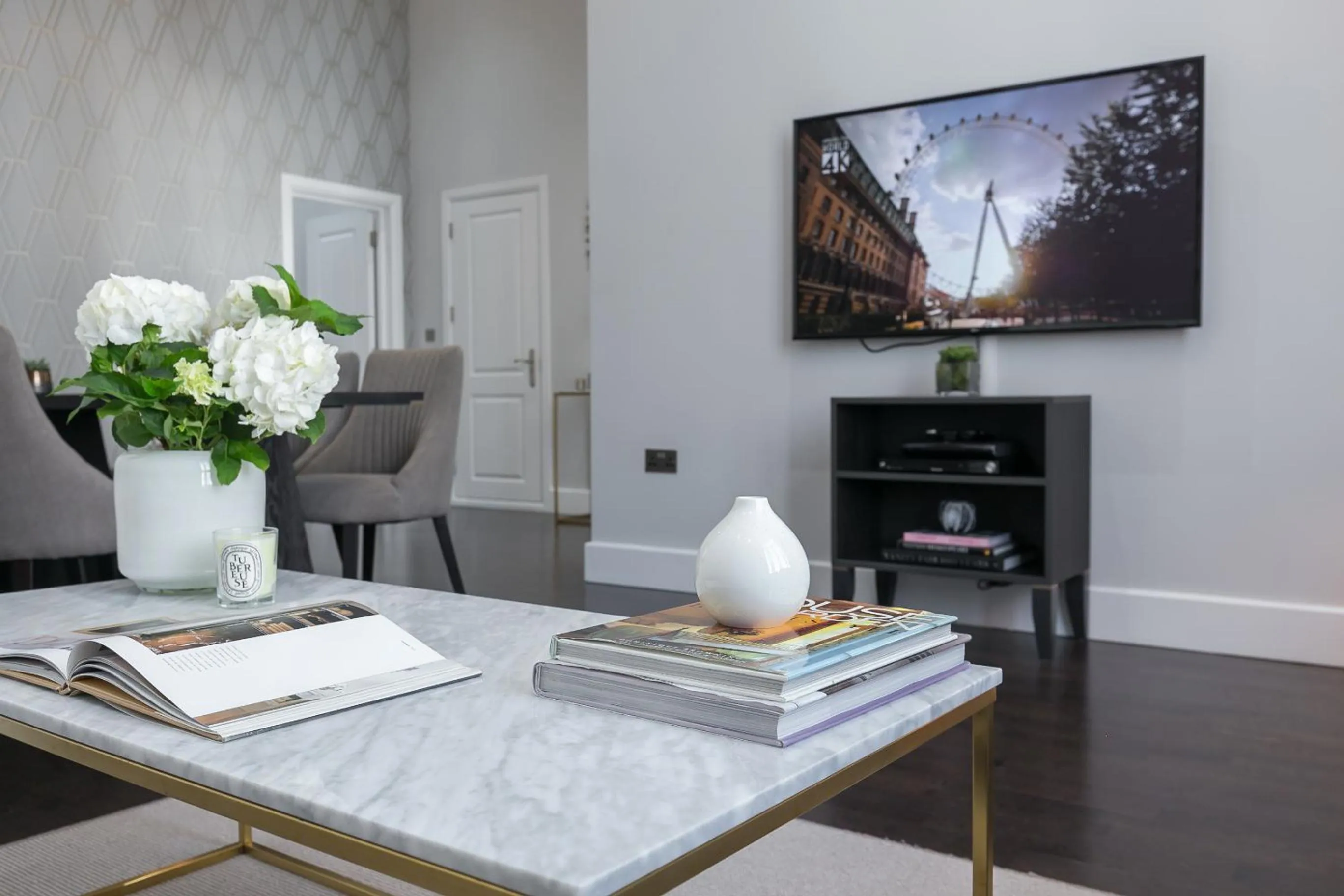 Communal lounge/ TV room in Chilworth Court