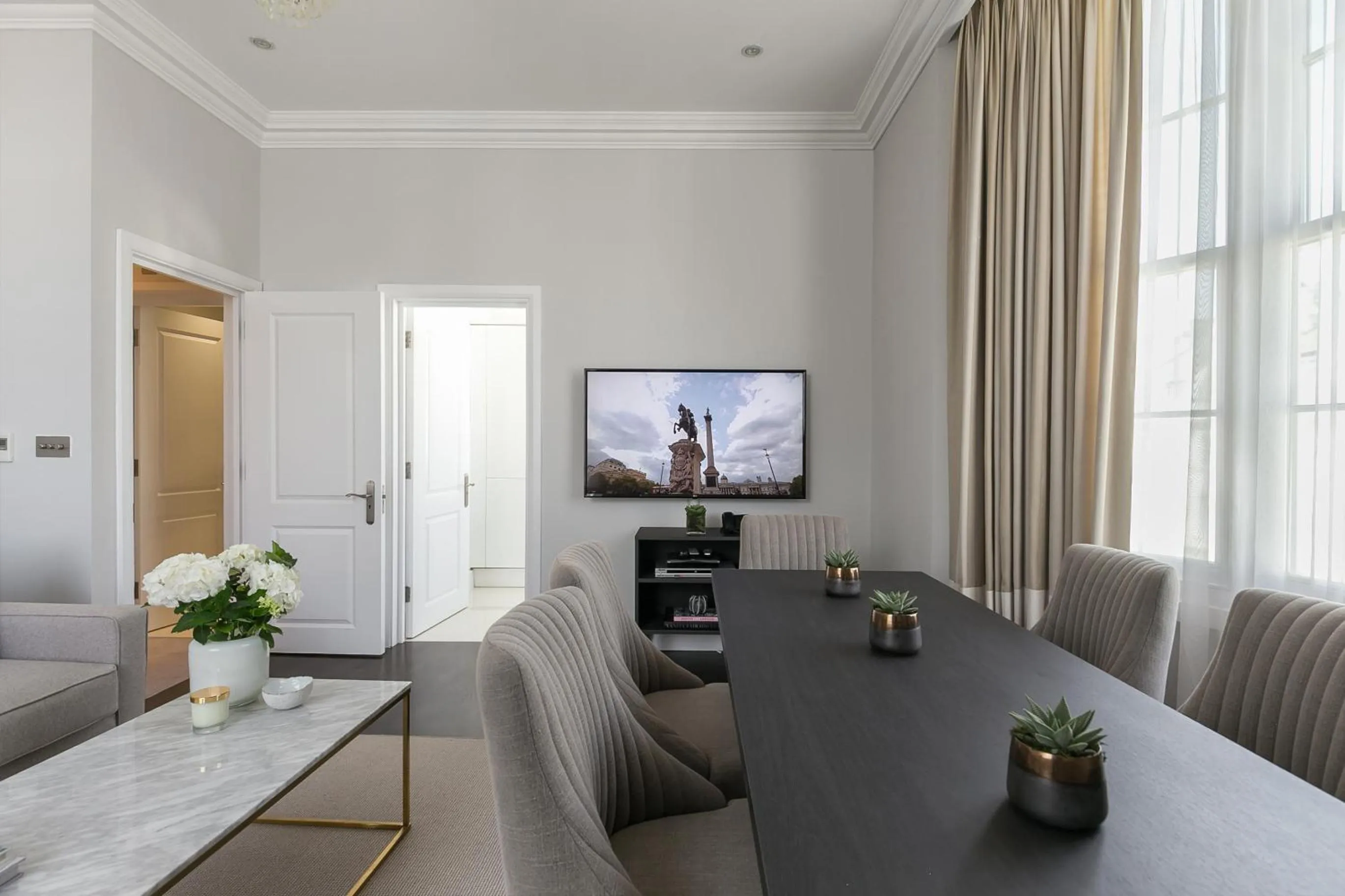Communal lounge/ TV room in Chilworth Court