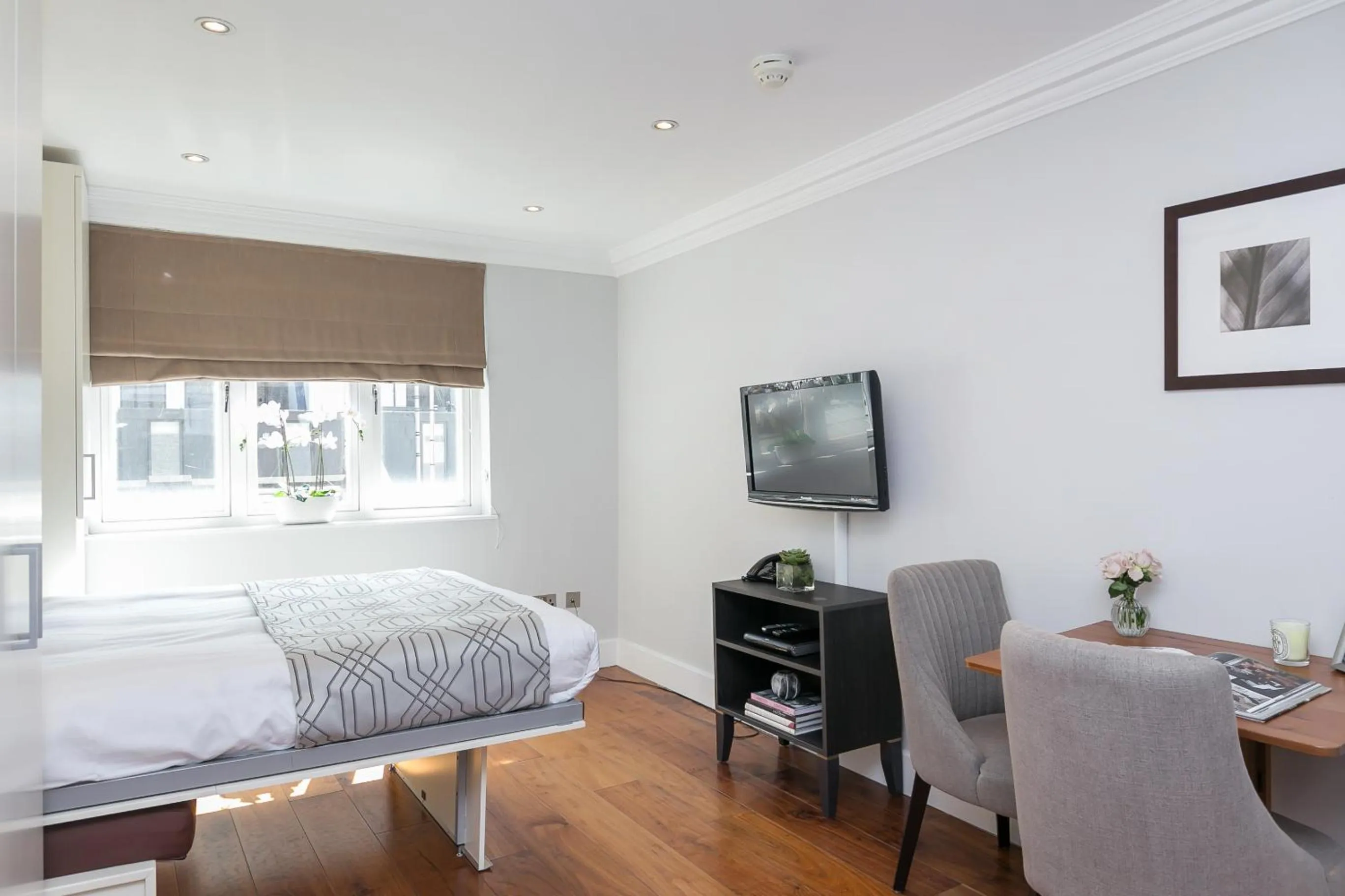 Communal lounge/ TV room, Bed in Chilworth Court