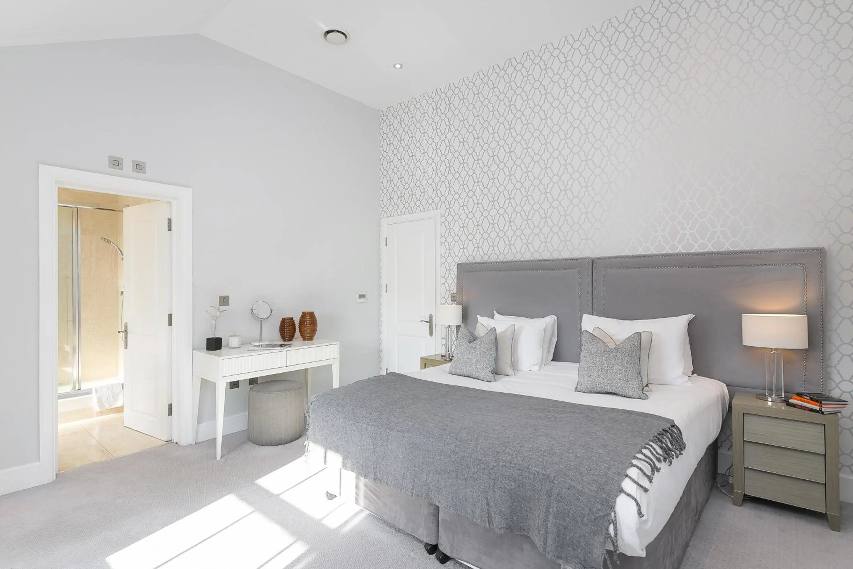 Bed in Chilworth Court