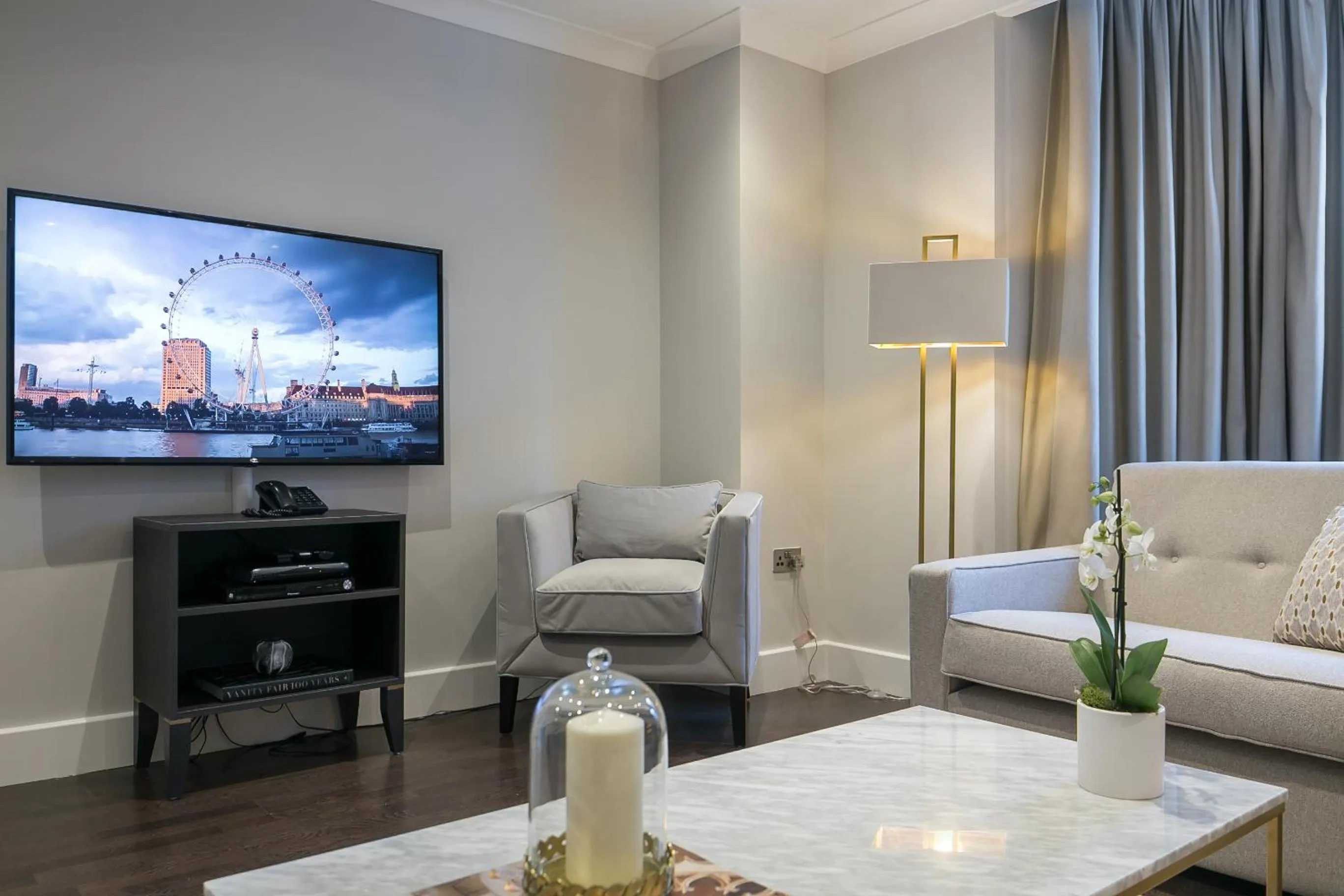 Communal lounge/ TV room in Chilworth Court
