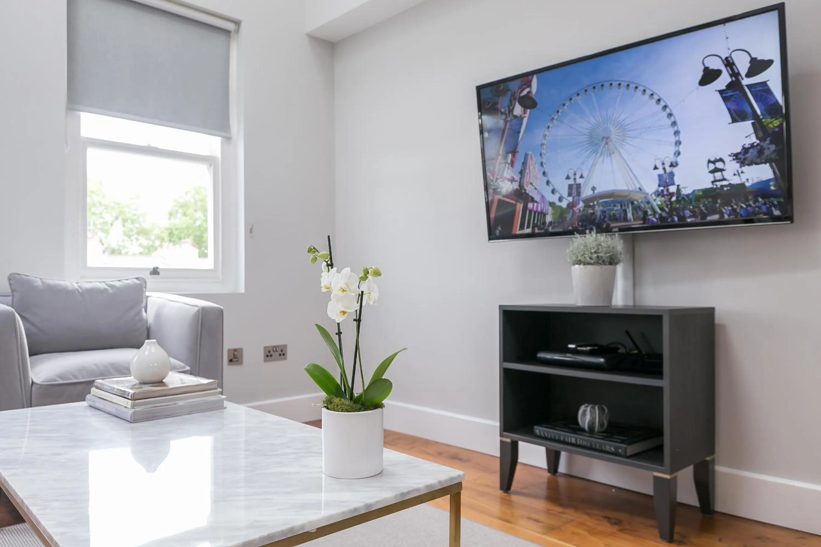Communal lounge/ TV room in Chilworth Court