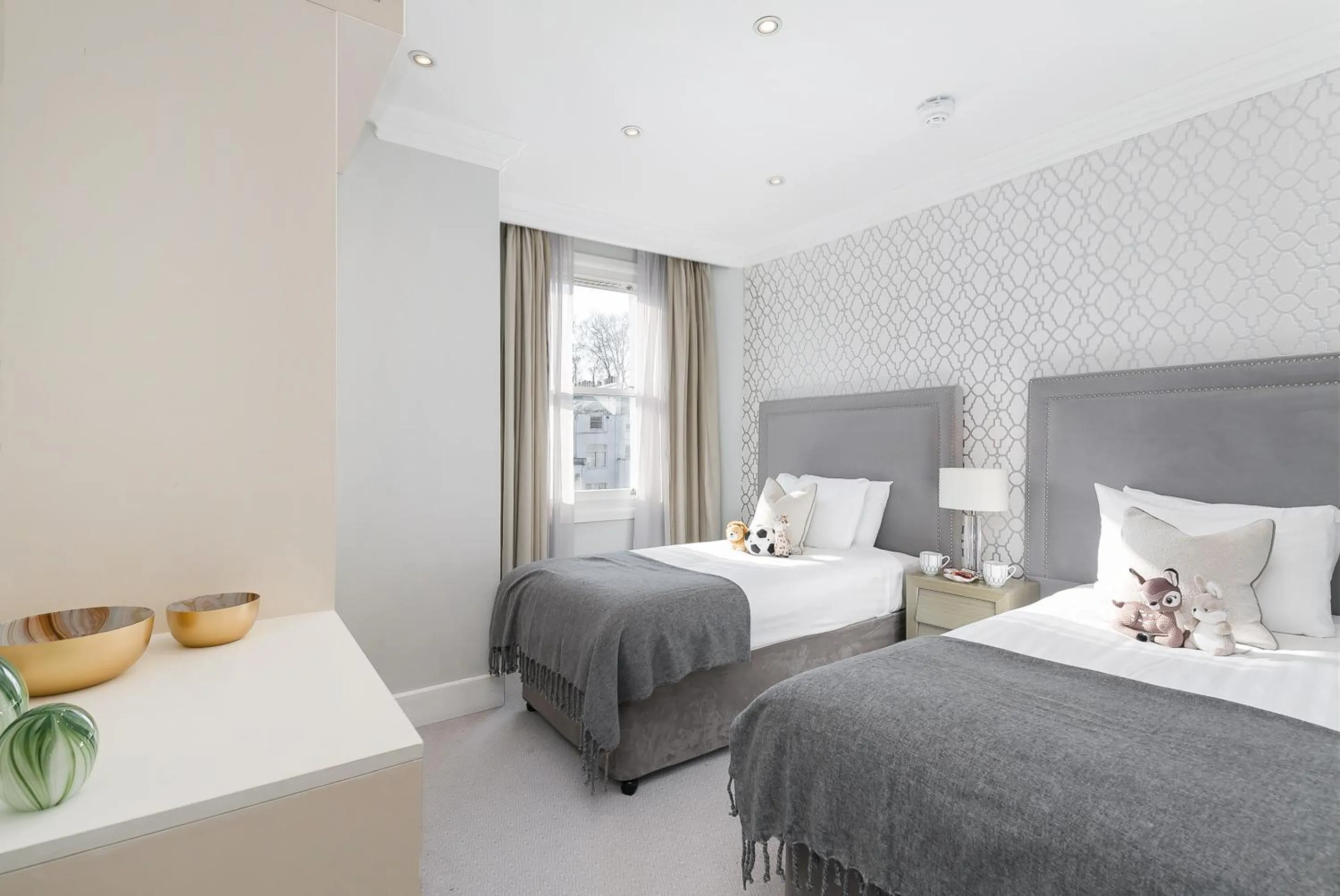 Bed in Chilworth Court