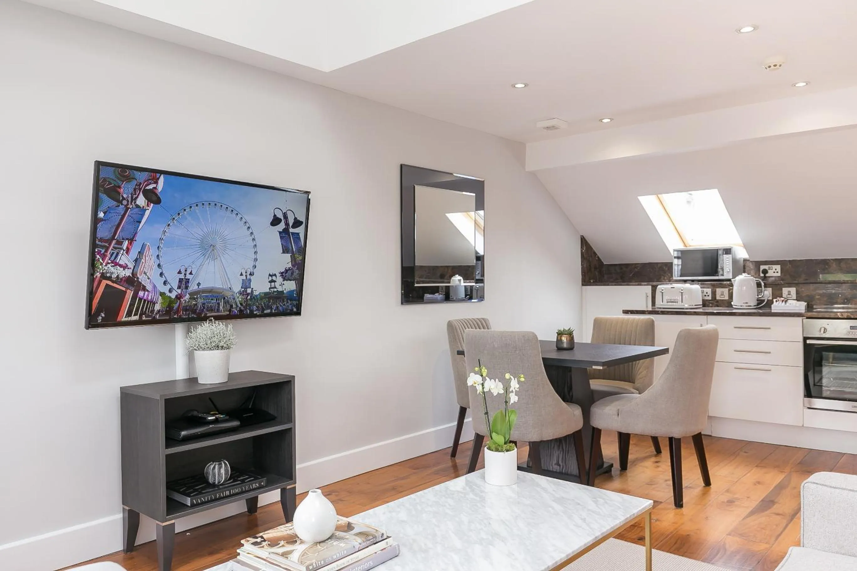 Communal lounge/ TV room in Chilworth Court