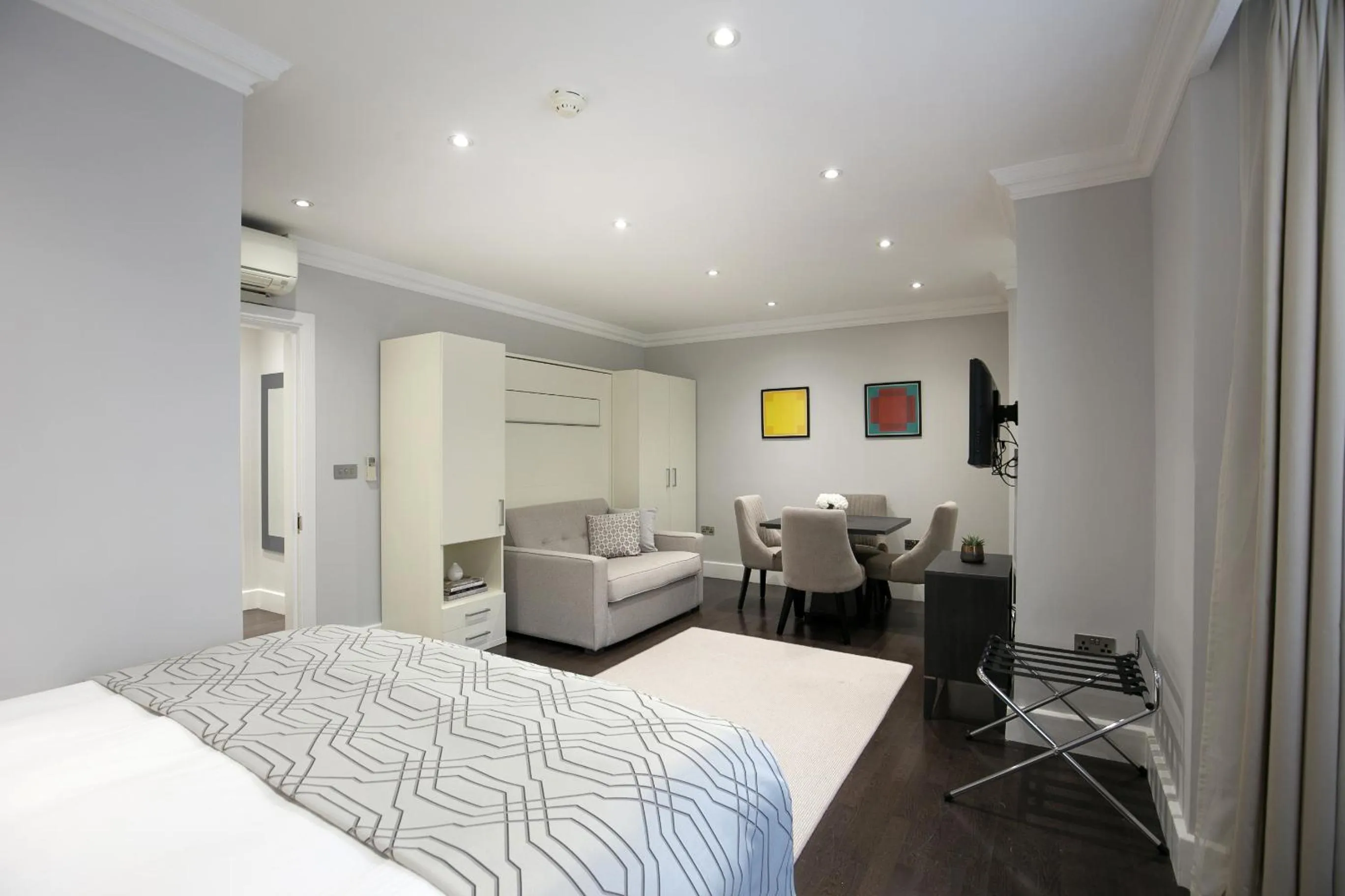 Bed in Chilworth Court