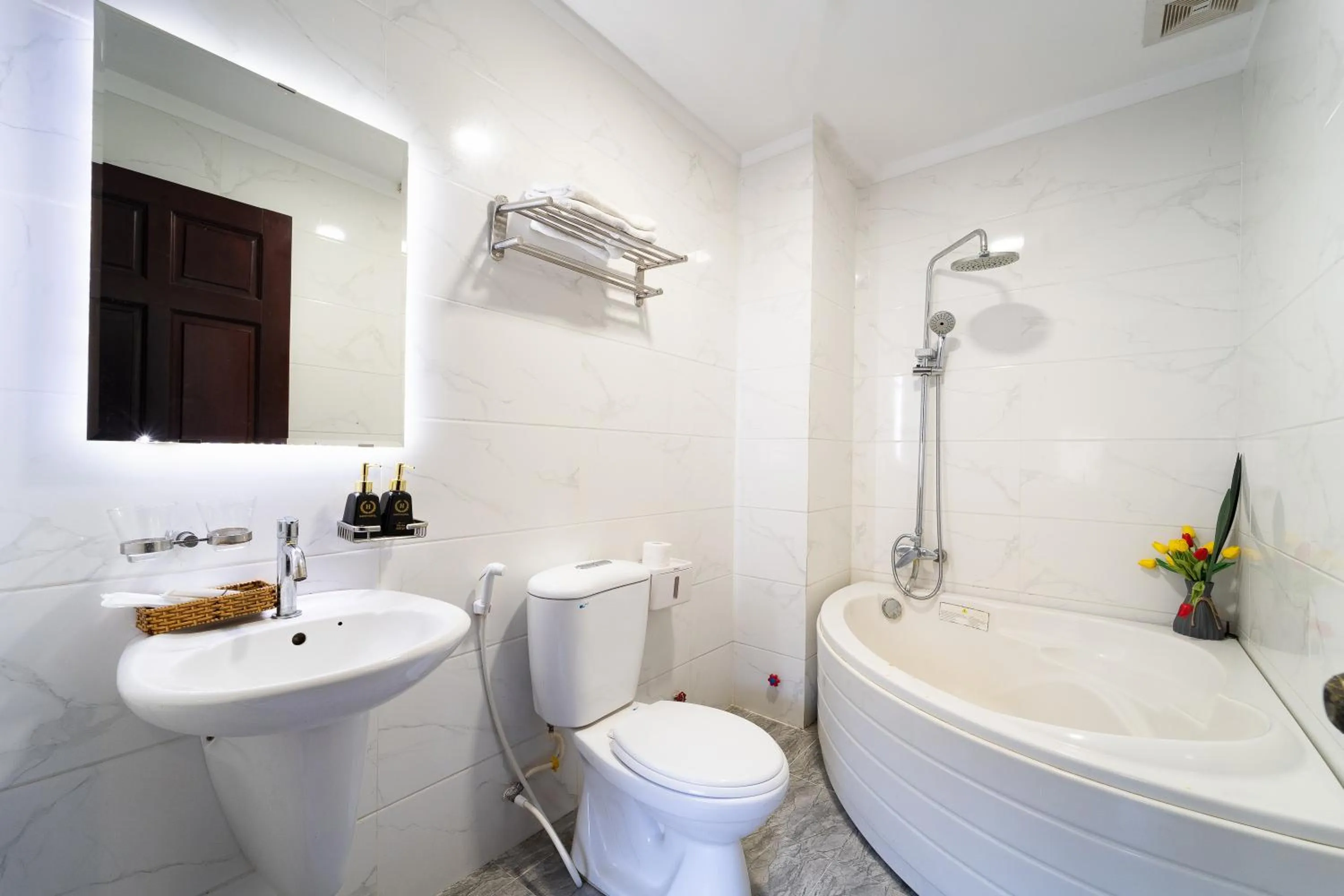 Bath in Happy Homes Ben Thanh Central