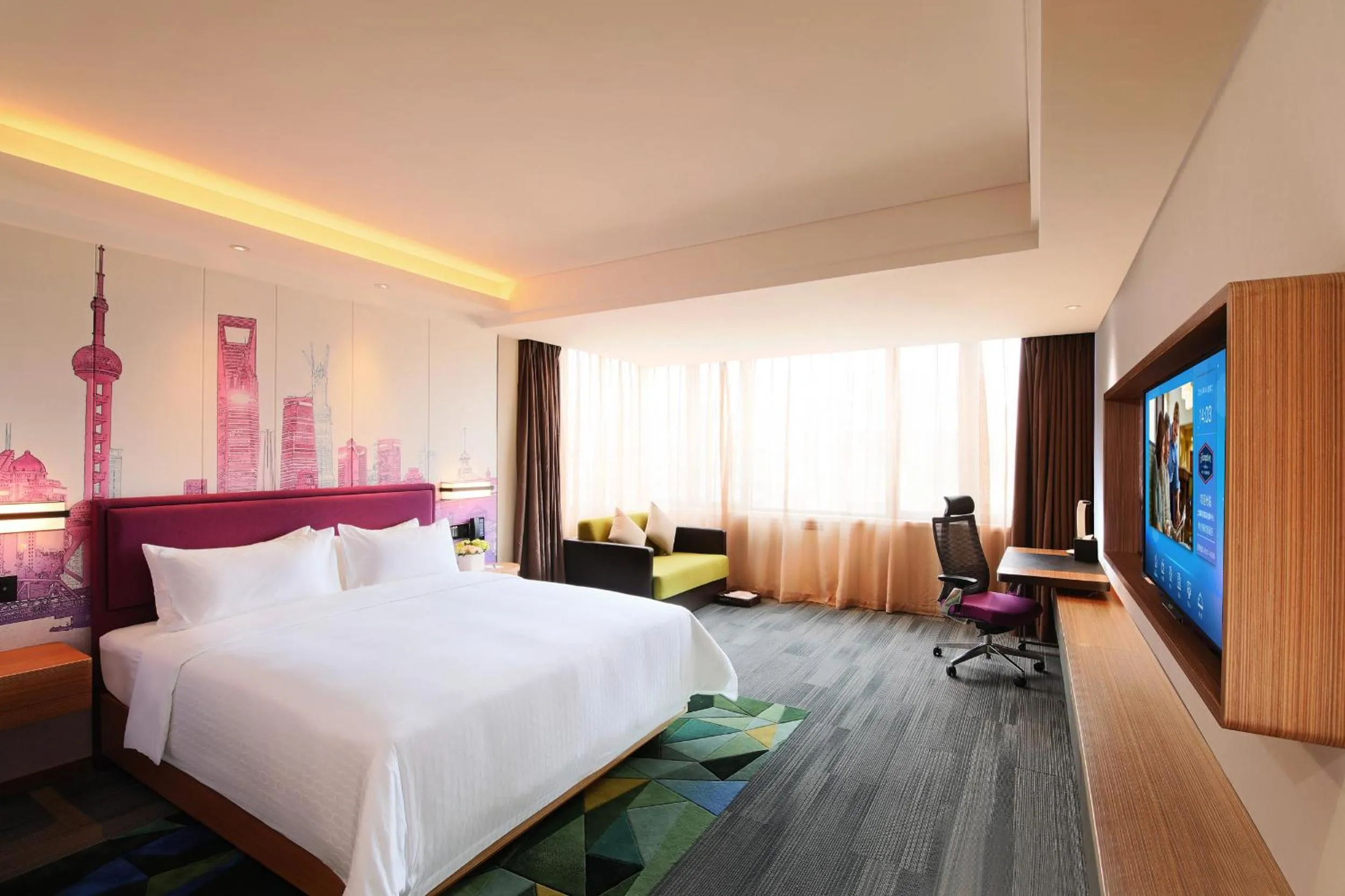 Photo of the whole room, Bed in Hampton by Hilton Shanghai Hongqiao NECC