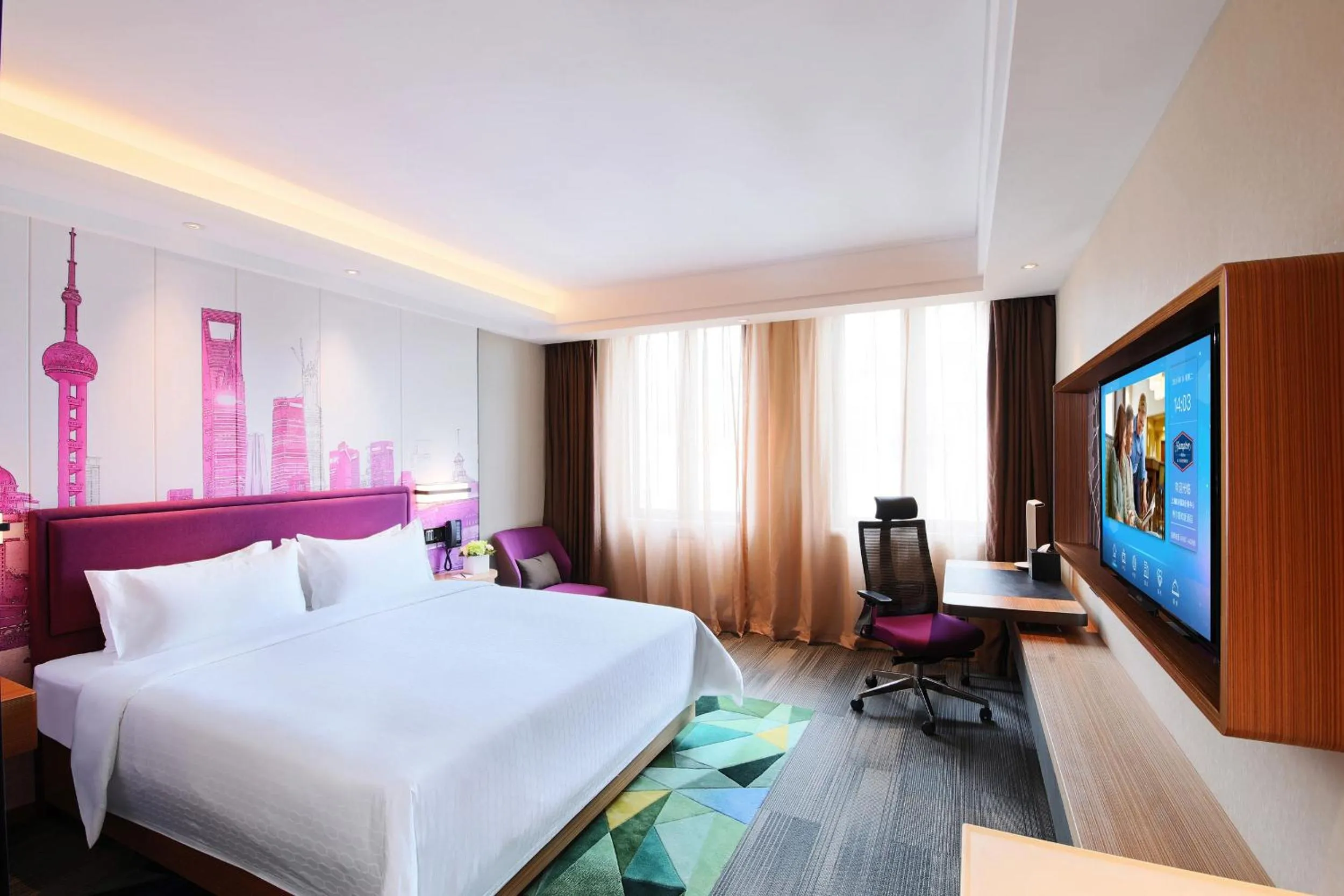 Photo of the whole room, Bed in Hampton by Hilton Shanghai Hongqiao NECC
