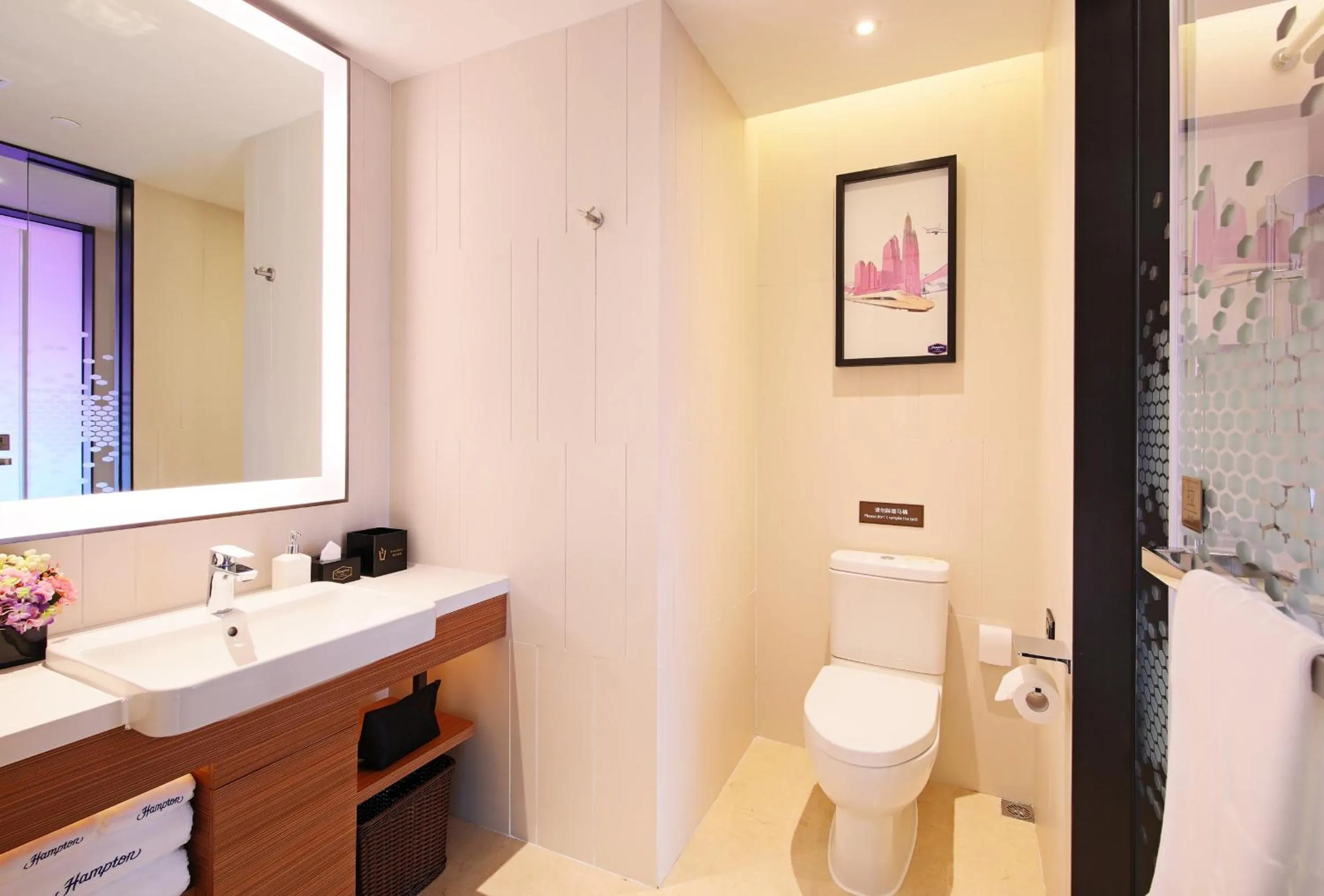Toilet in Hampton by Hilton Shanghai Hongqiao NECC