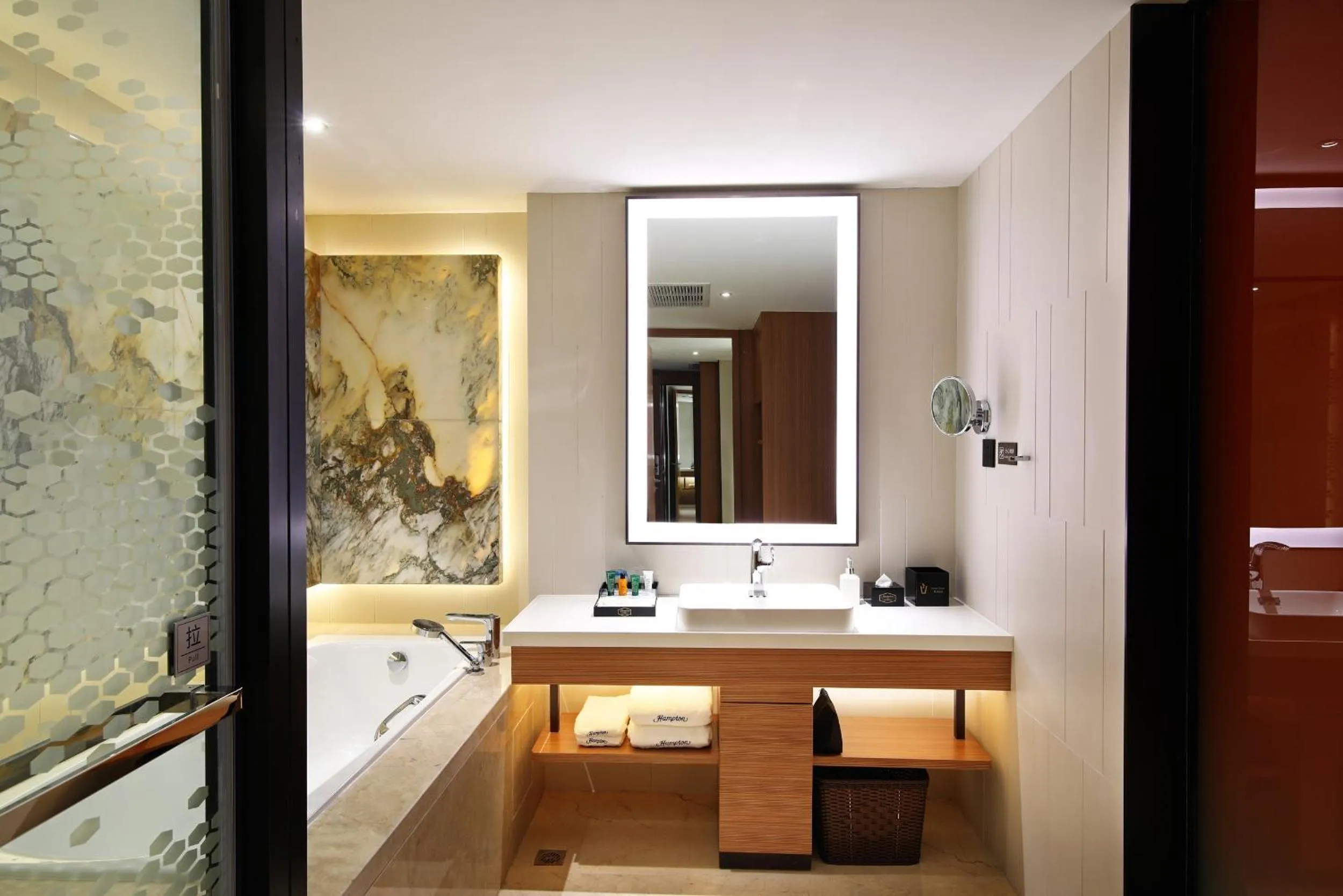 Toilet in Hampton by Hilton Shanghai Hongqiao NECC