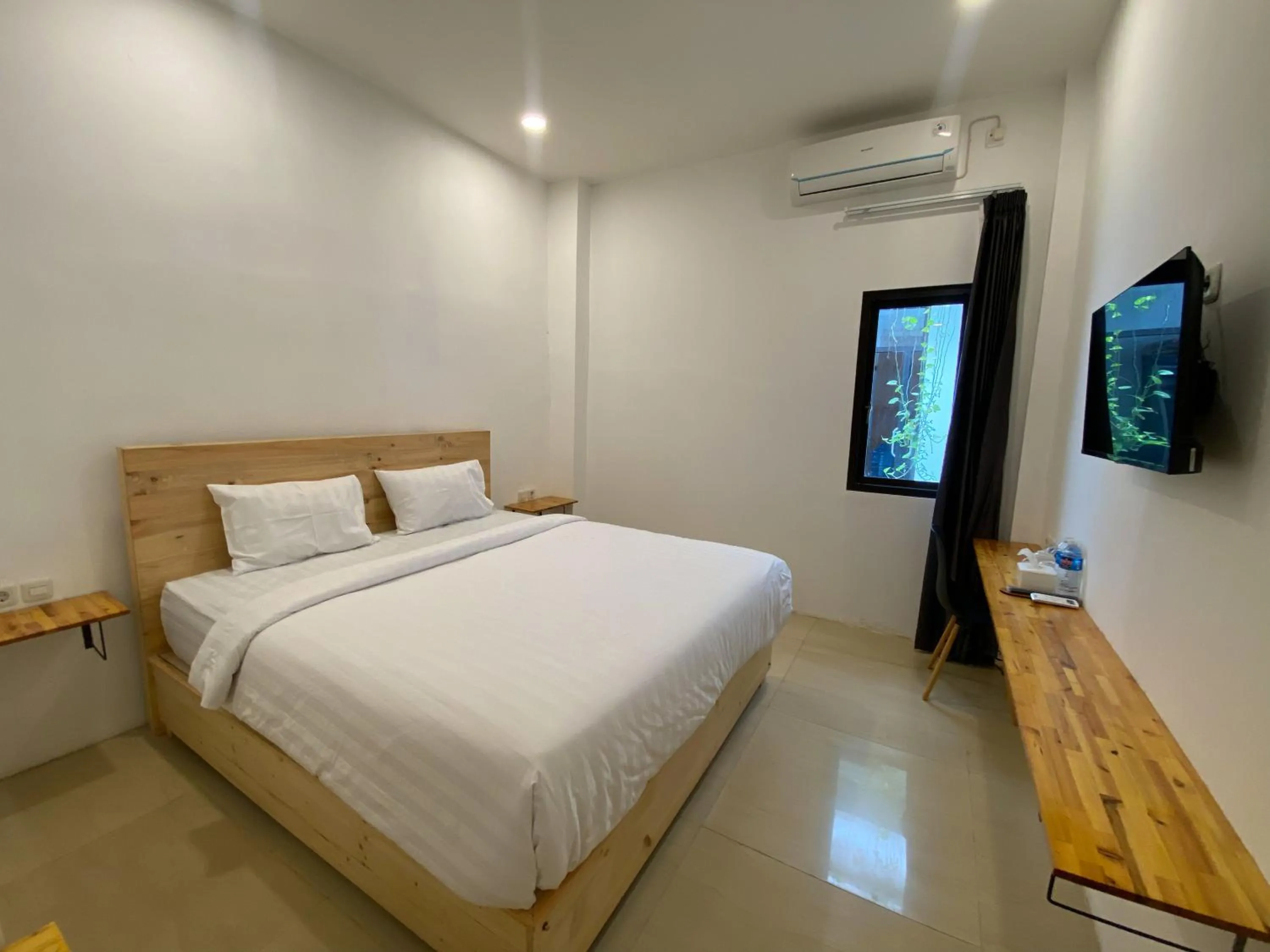 Bedroom, Bed in Urbanview Hotel Medio Inn Palu by RedDoorz