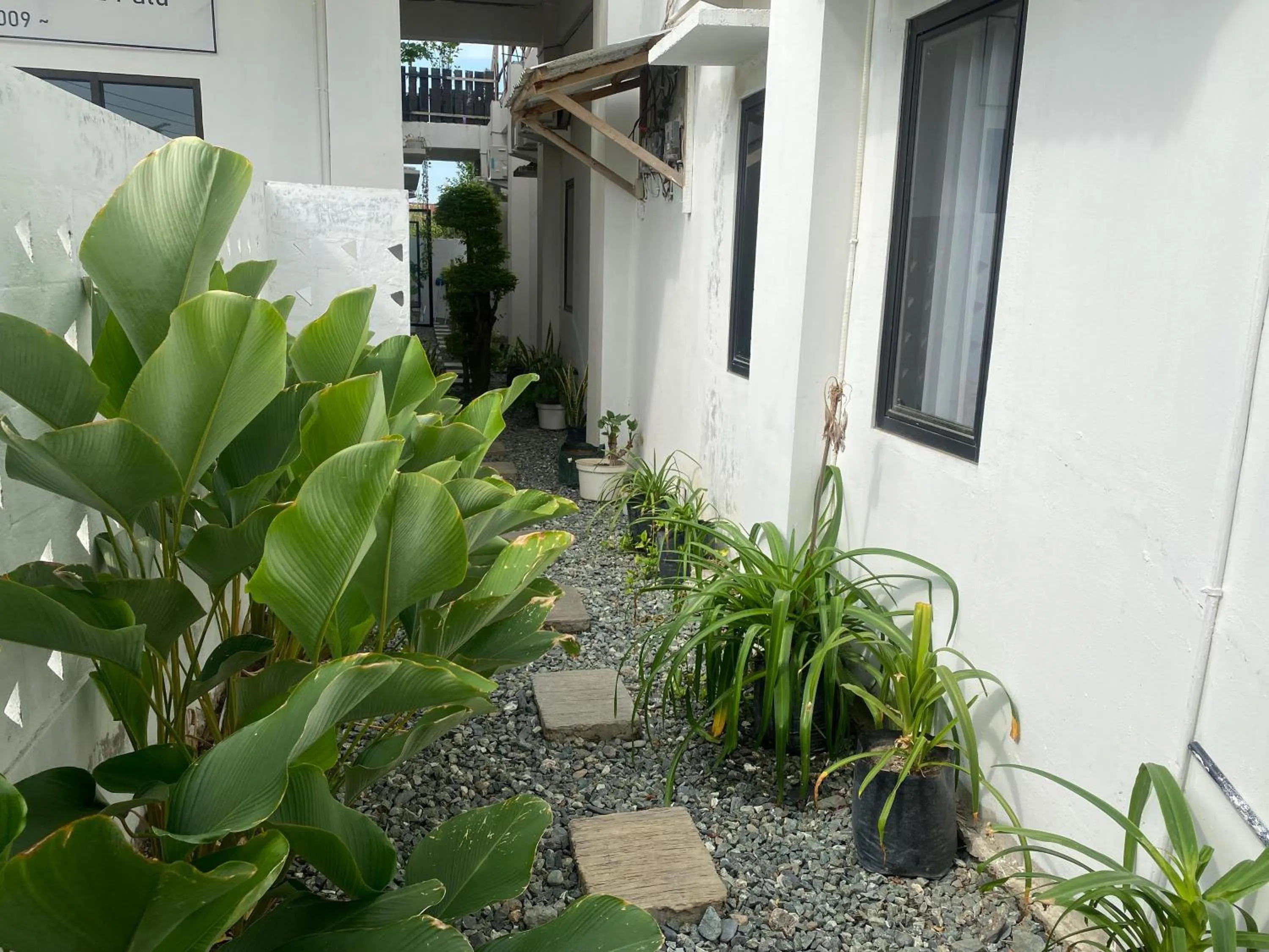 Garden in Urbanview Hotel Medio Inn Palu by RedDoorz