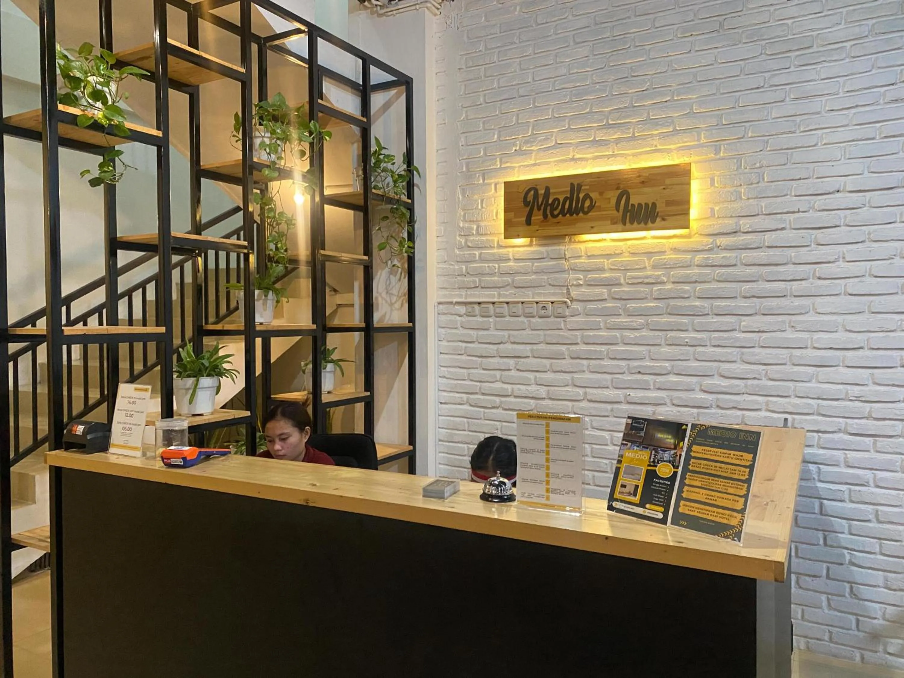 Lobby or reception in Urbanview Hotel Medio Inn Palu by RedDoorz