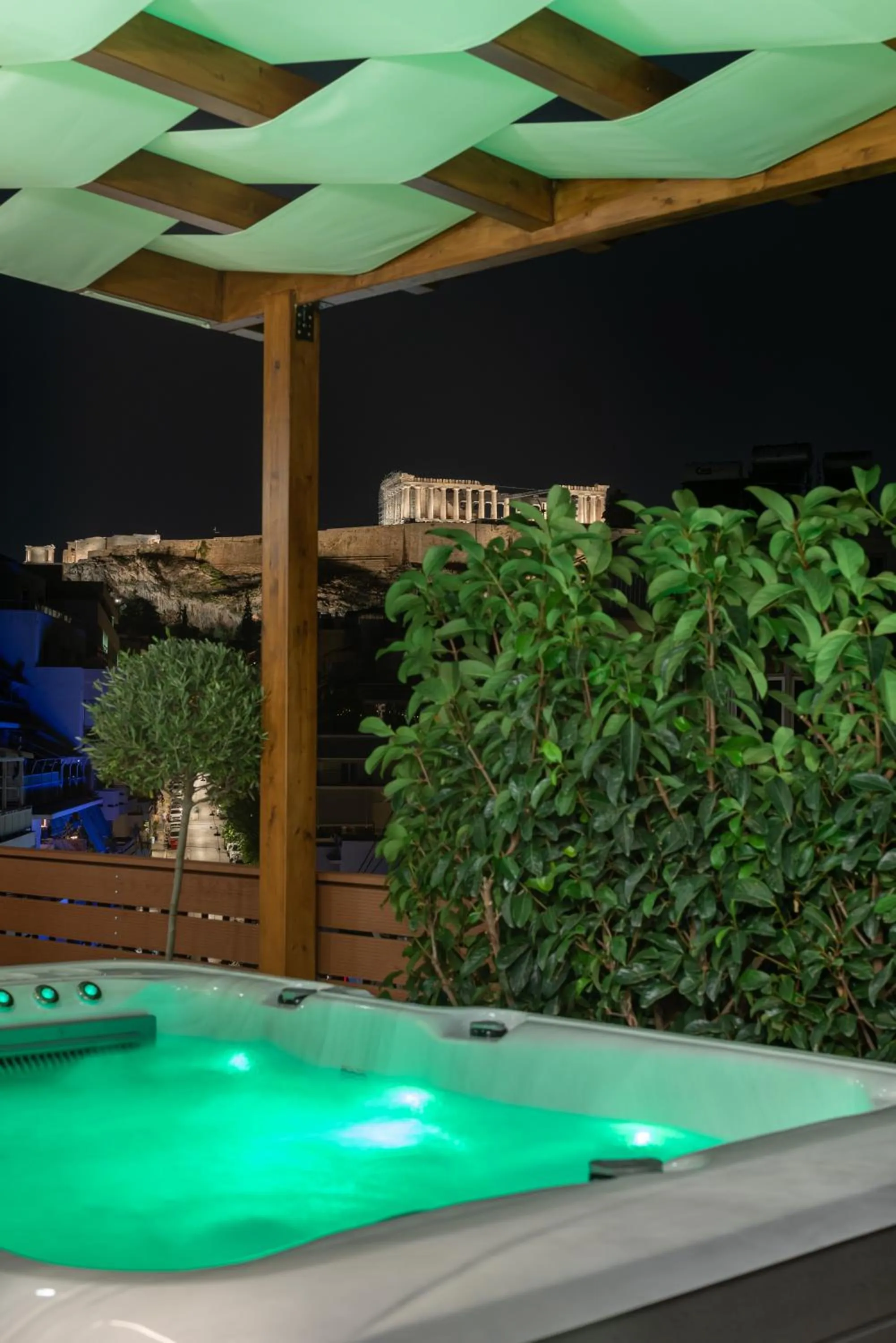 Hot Tub in Acropolis Divine Apartments