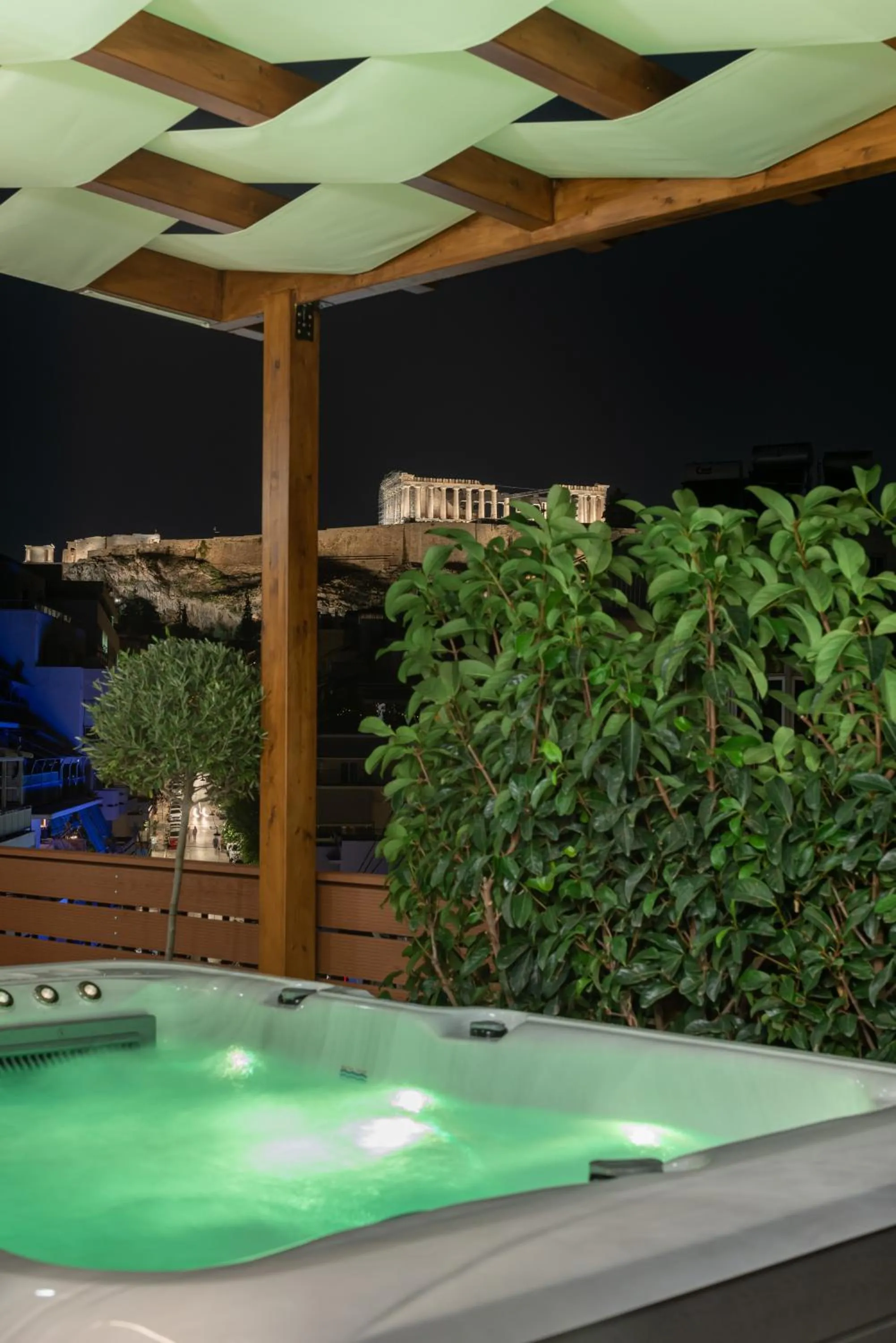 Hot Tub in Acropolis Divine Apartments