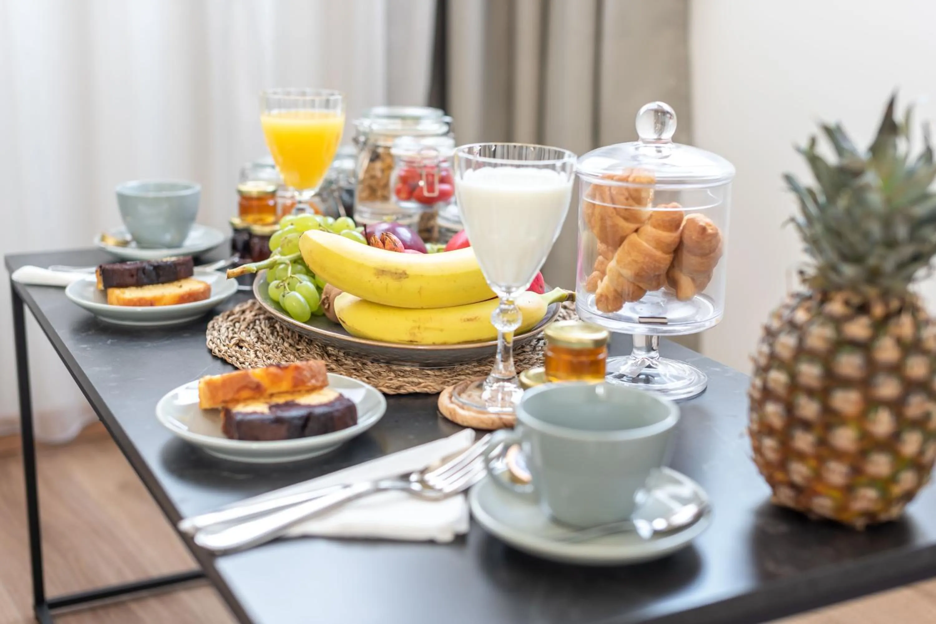 Breakfast in Acropolis Divine Apartments