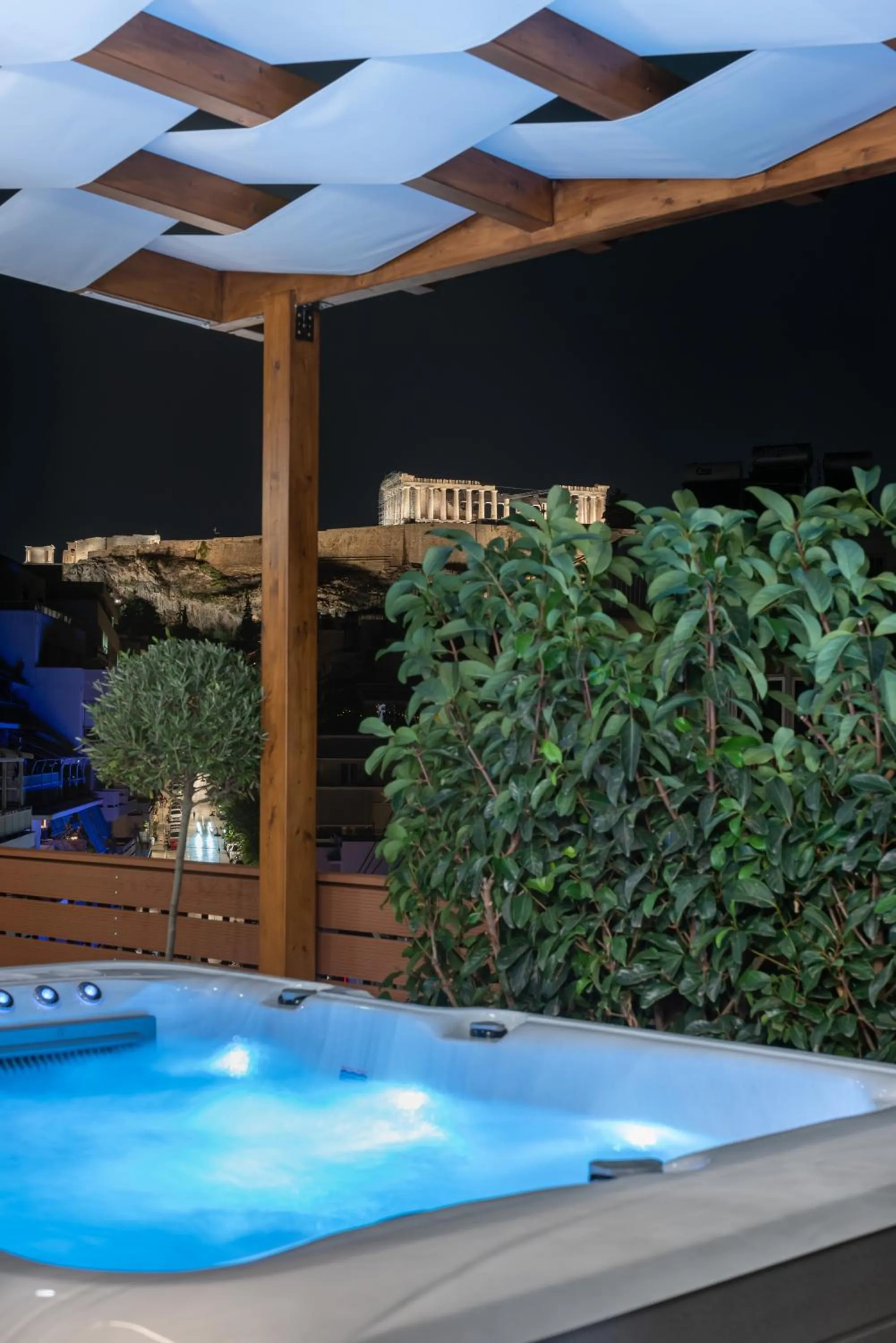 Hot Tub in Acropolis Divine Apartments