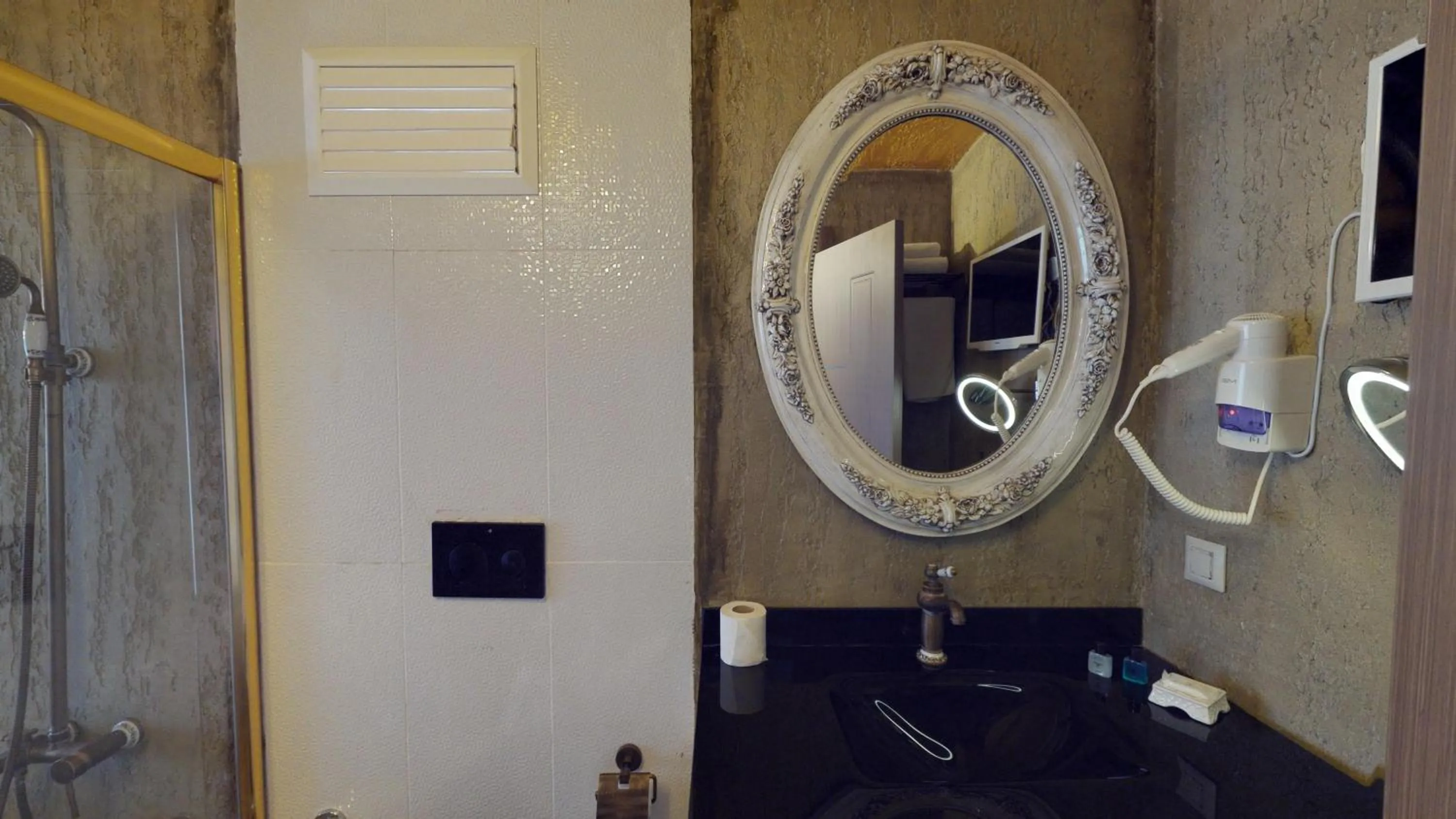 Bathroom in Patron Hotel