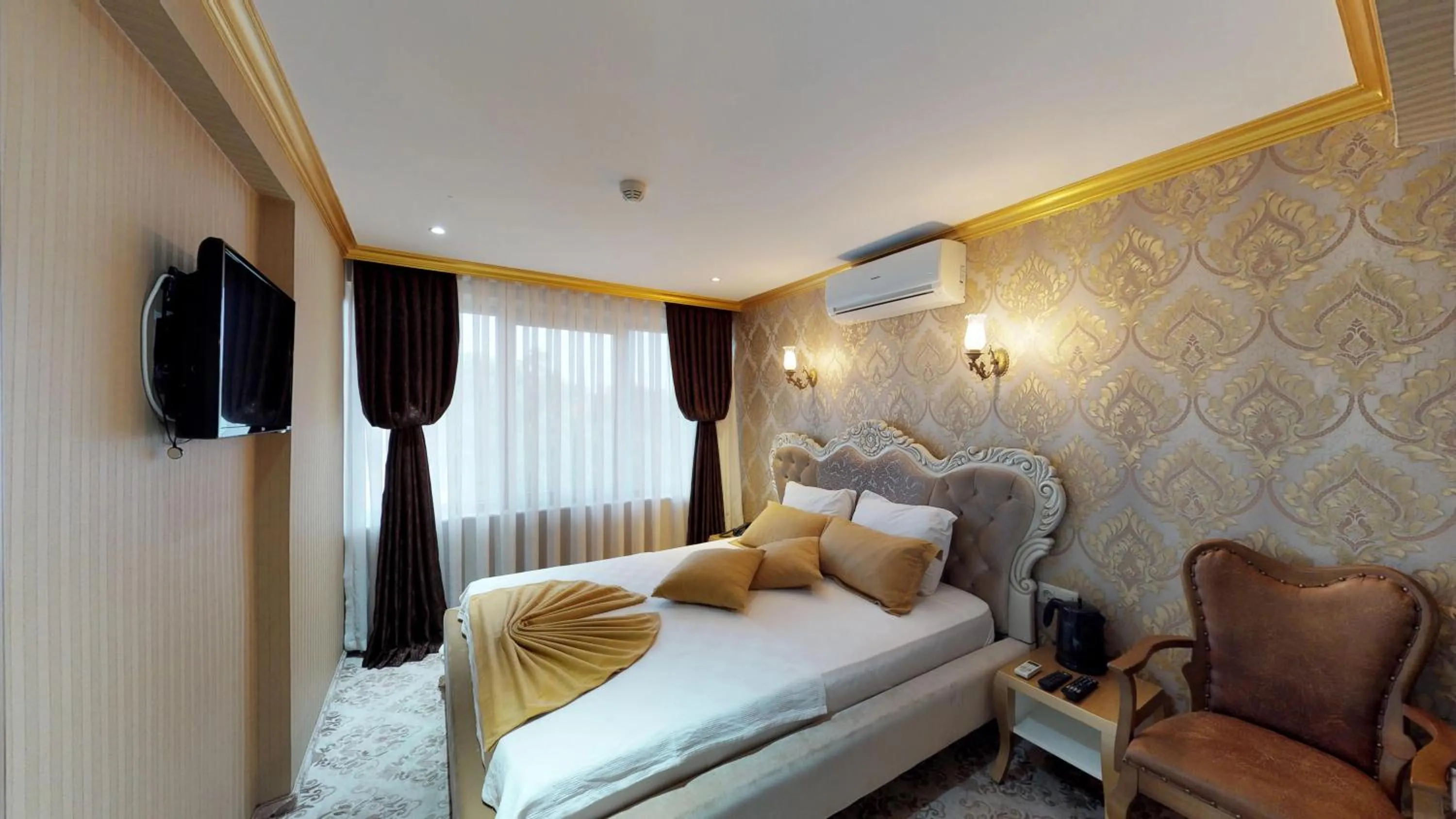 Bedroom, Bed in Patron Hotel