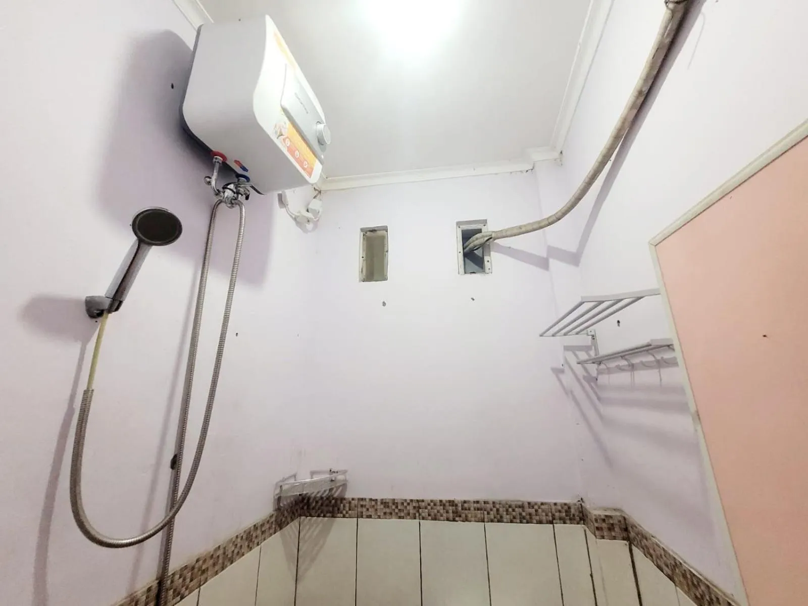 Shower in Wisma Gahalta by Fans