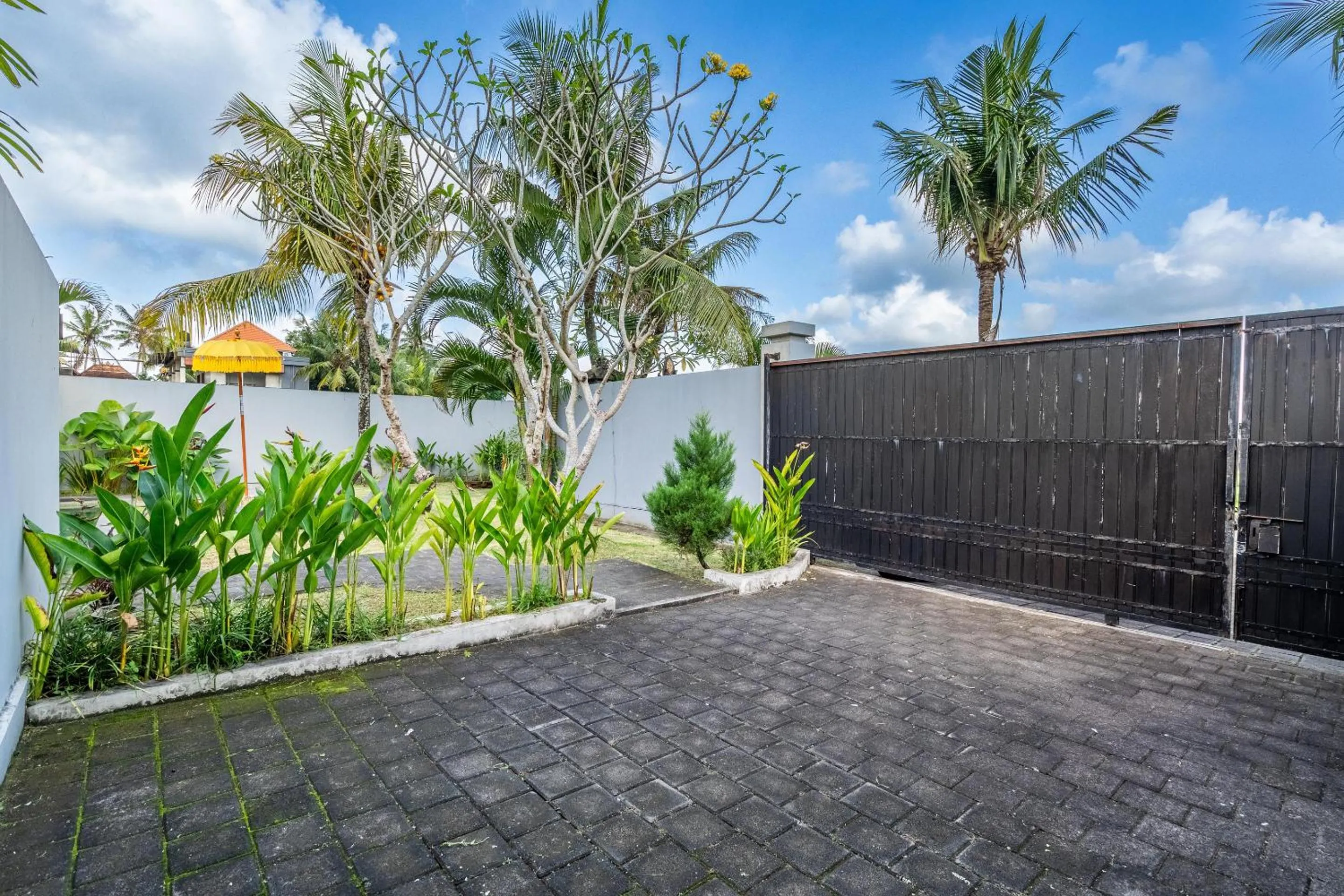 Facade/entrance in Ubud Residences 888 - Complex Private Villas with pools