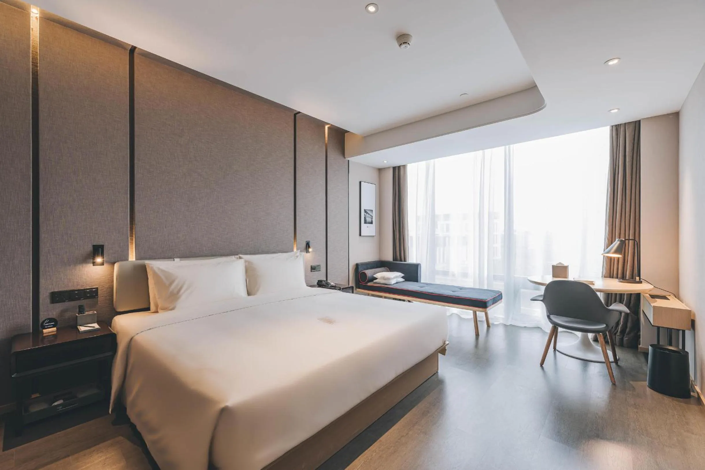 Bedroom in Atour Hotel Shanghai Hongqiao International Exhibition Linkong Park