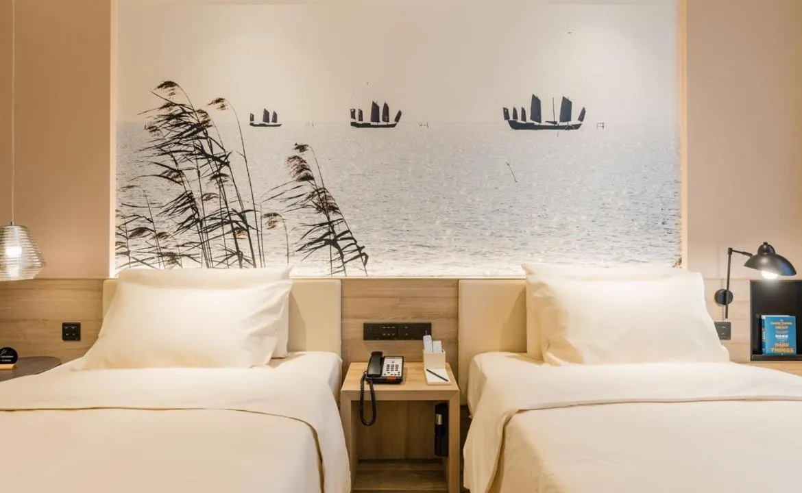 Bed in Atour Hotel Wuxi Sanyang Plaza