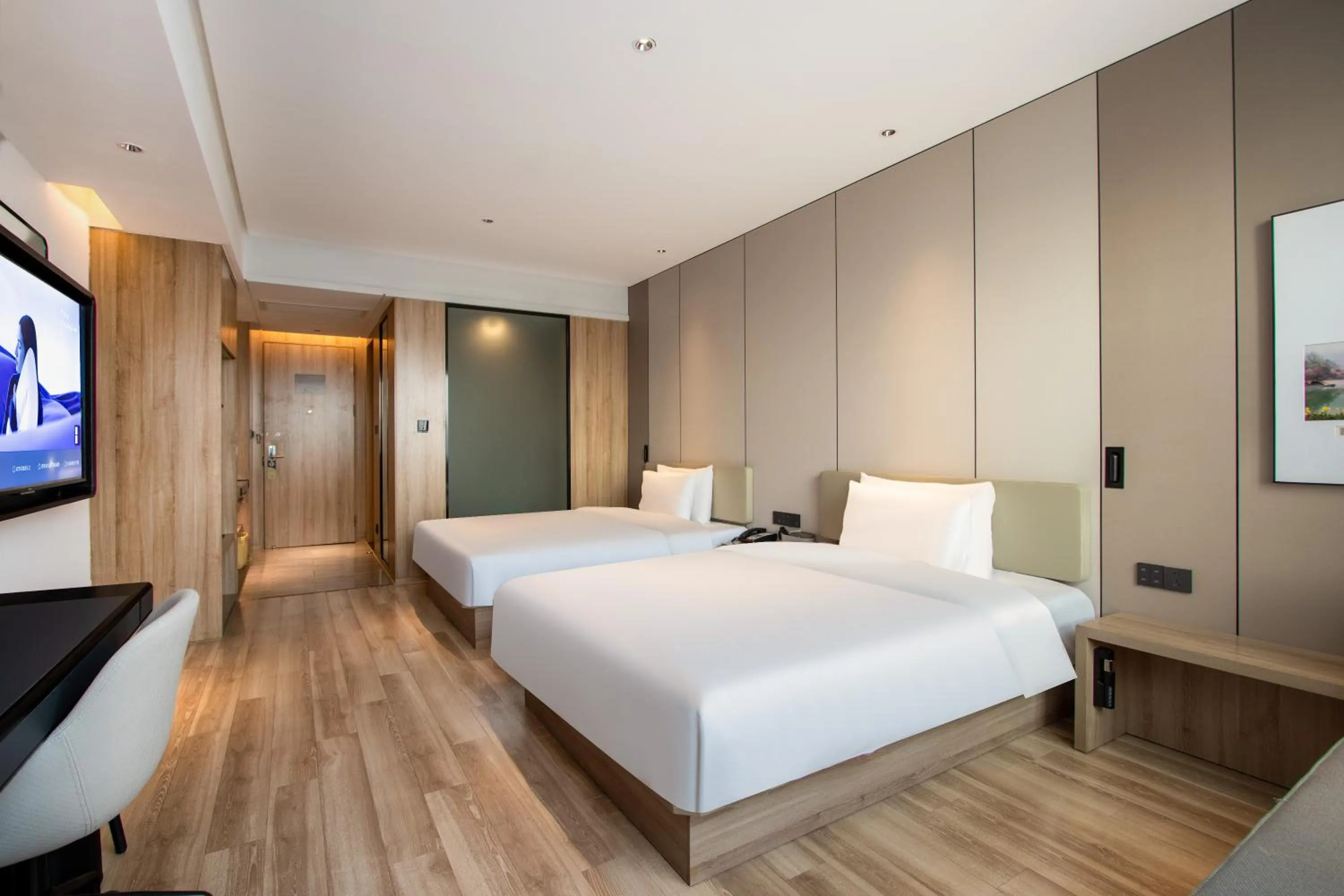 Photo of the whole room, Bed in Atour Hotel Hangzhou Xiaoshan Peoples Square