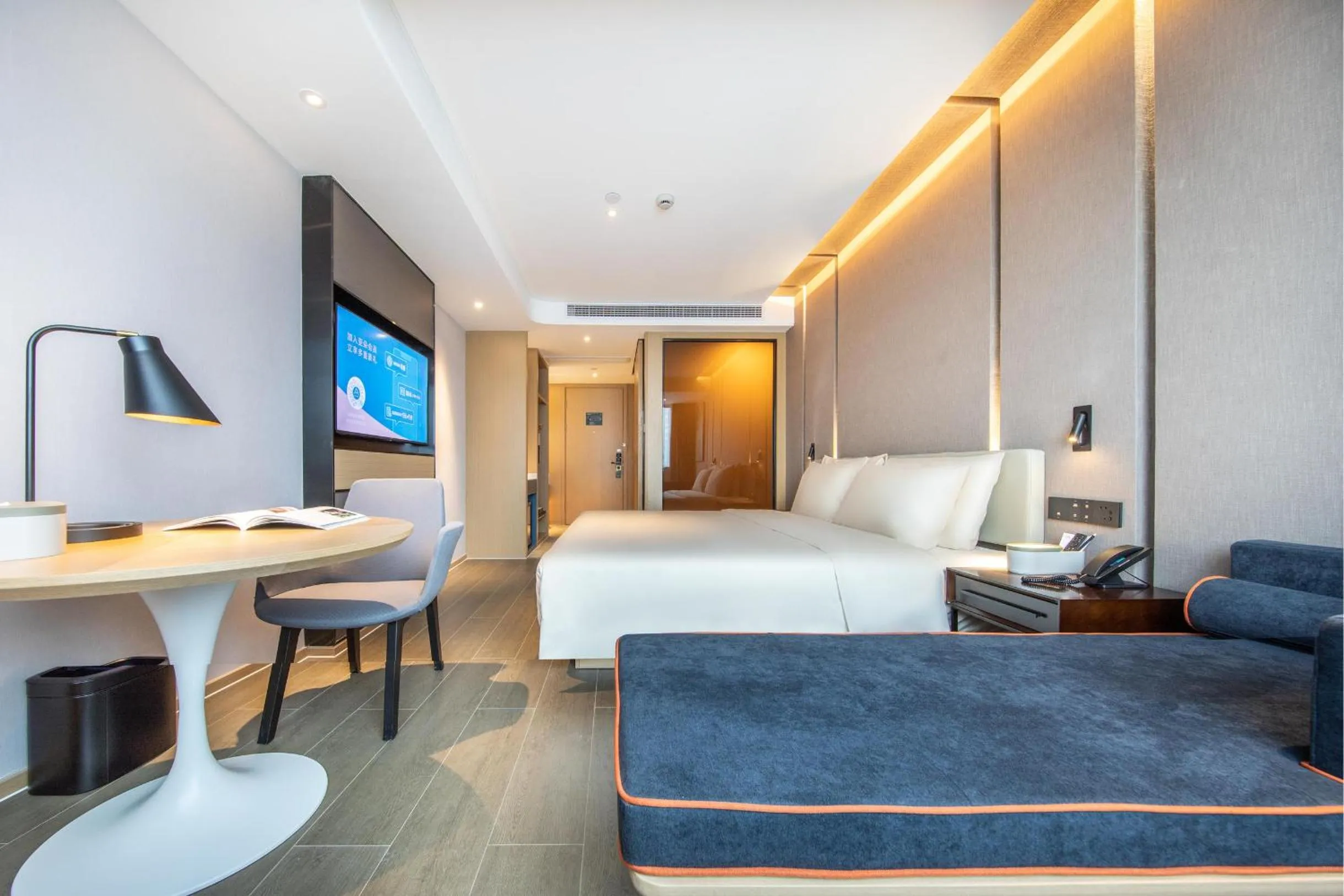 Bed in Atour Hotel Hangzhou Wulin Plaza Baochu Road