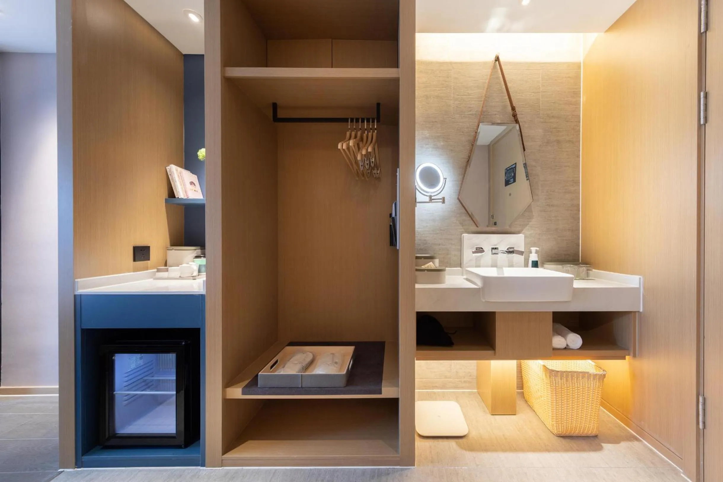 Atour Hotel Hangzhou Wulin Plaza Baochu Road