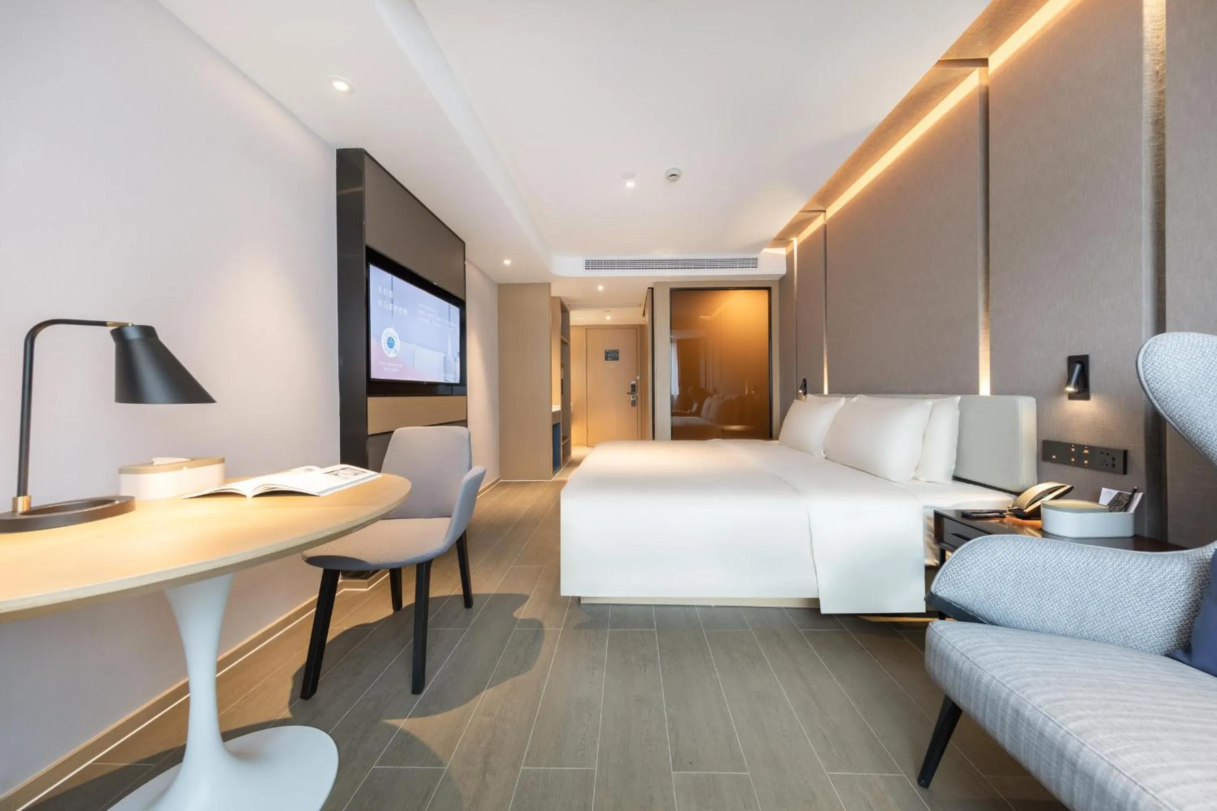 Bed in Atour Hotel Hangzhou Wulin Plaza Baochu Road