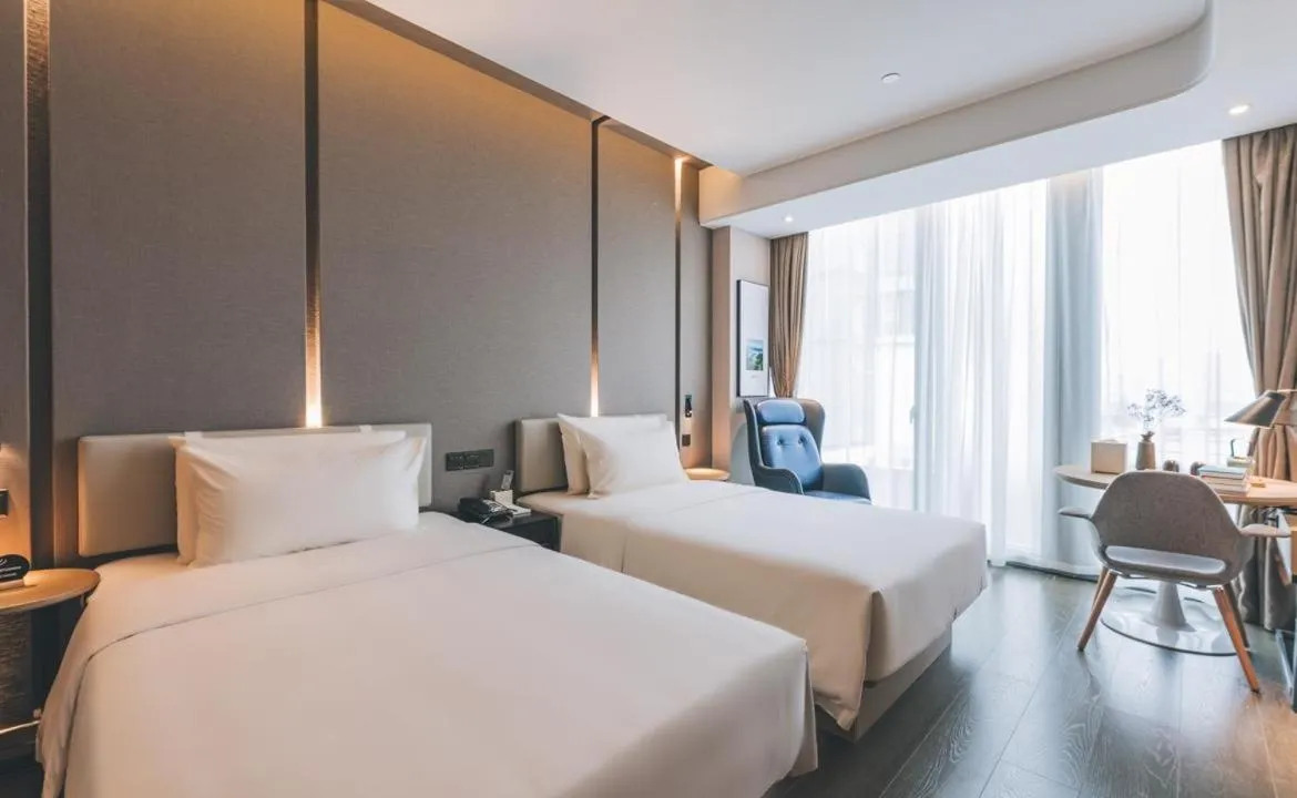 Bed in Atour Hotel Ningbo Sanjiangkou Bund Book City