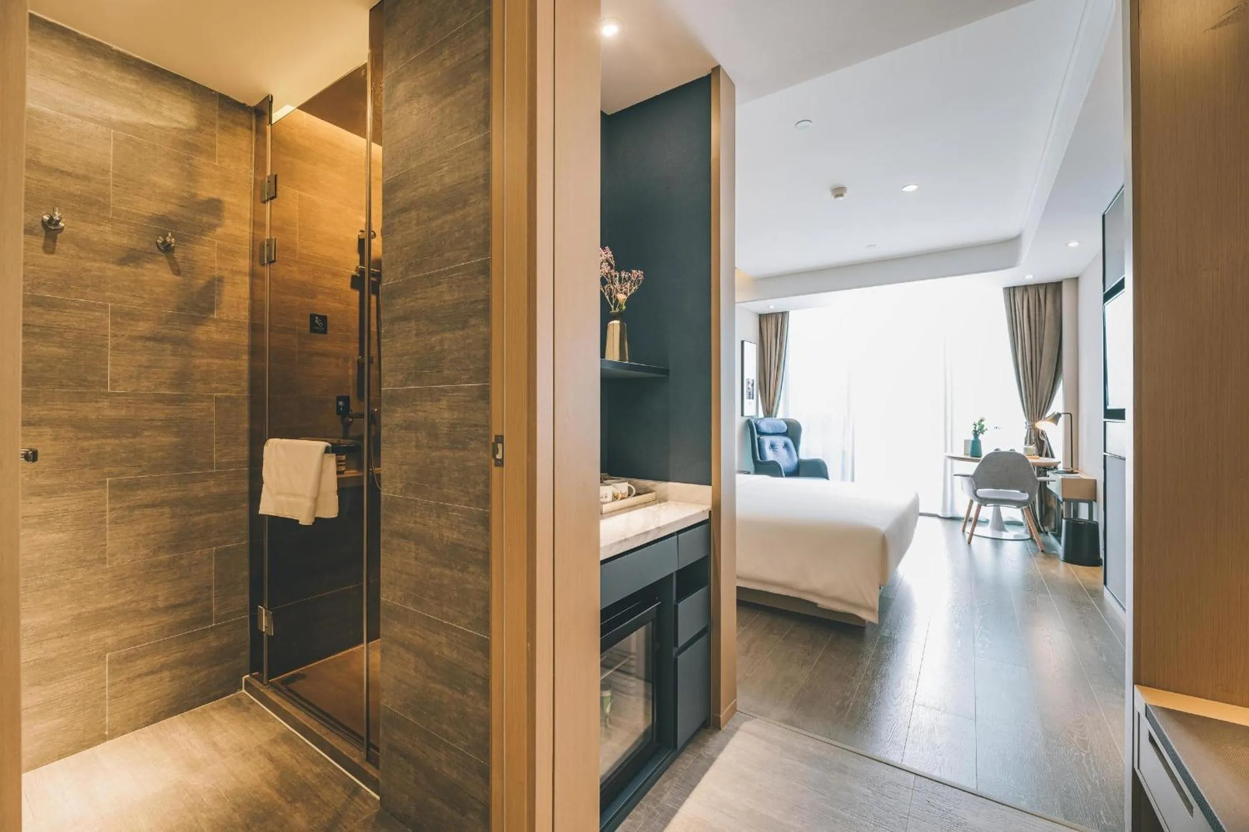 Bed in Atour Hotel Ningbo Sanjiangkou Bund Book City