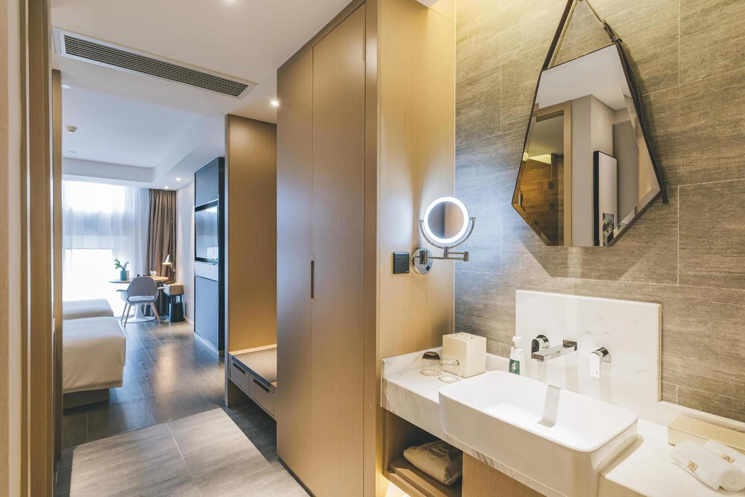 Atour Hotel Ningbo Sanjiangkou Bund Book City