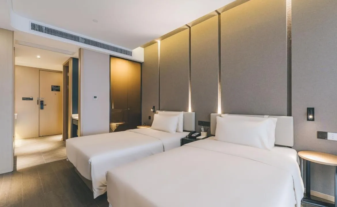 Bed in Atour Hotel Ningbo Sanjiangkou Bund Book City