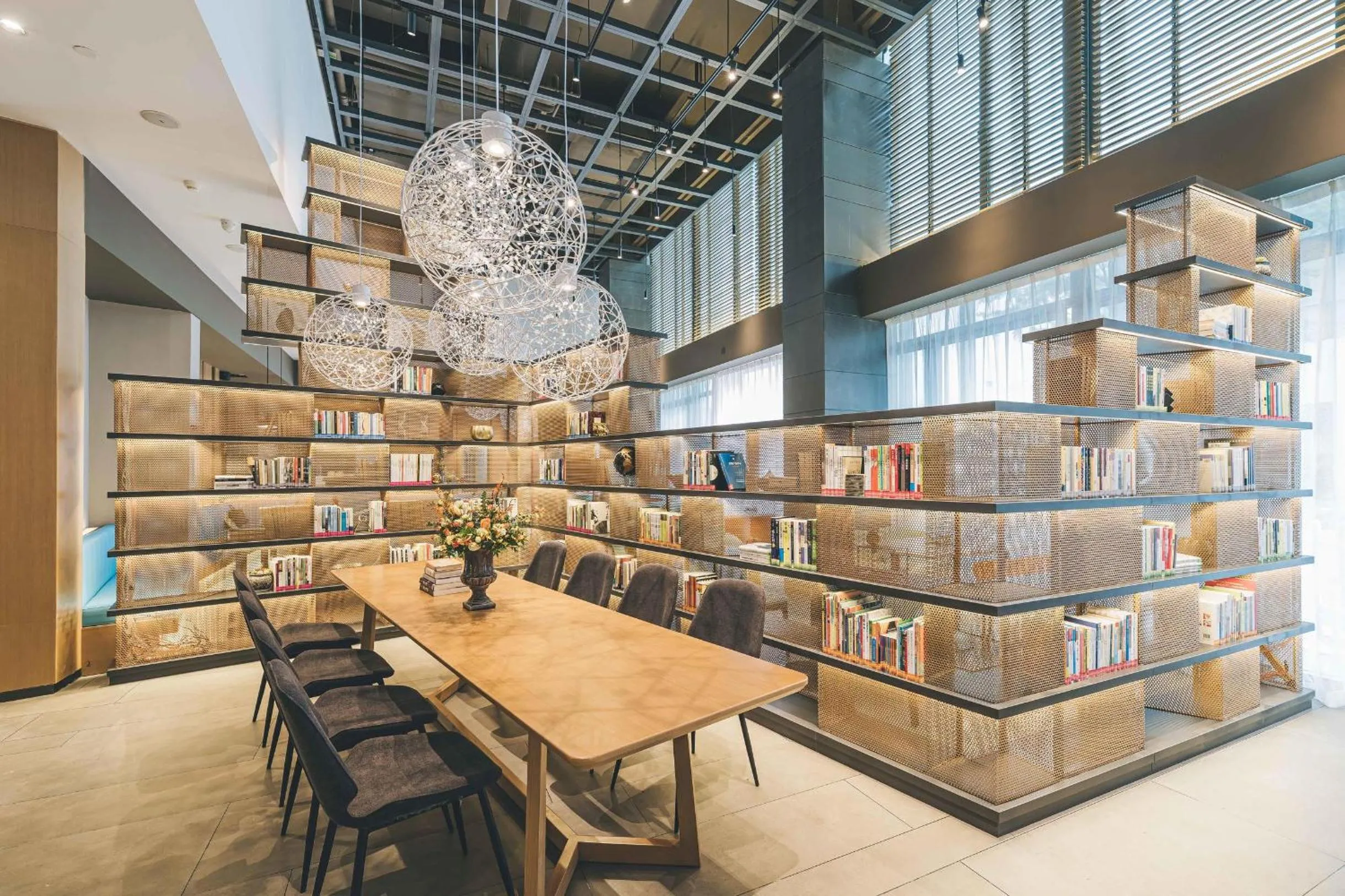 Atour Hotel Ningbo Sanjiangkou Bund Book City