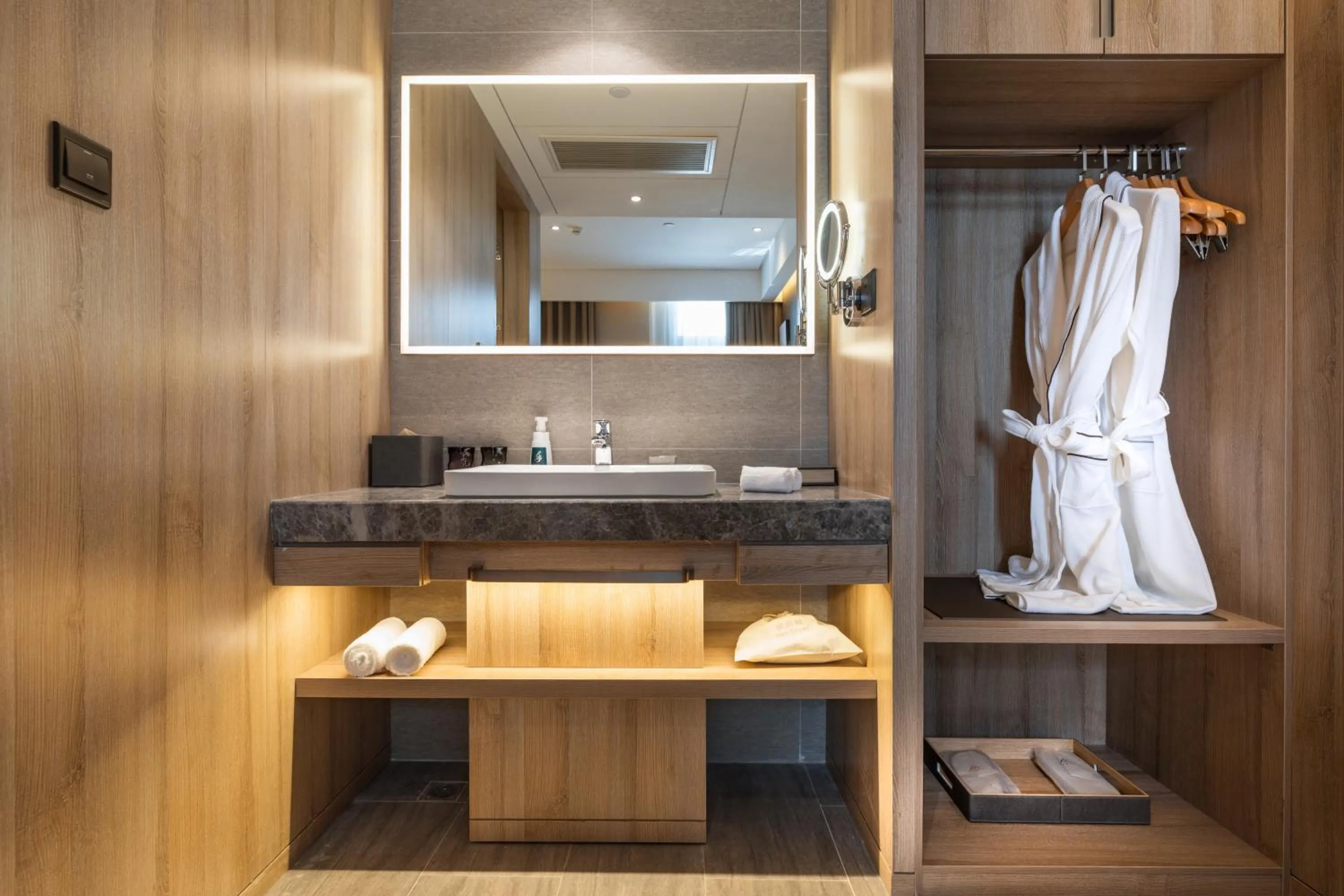 Atour Hotel Xiamen Jimei University