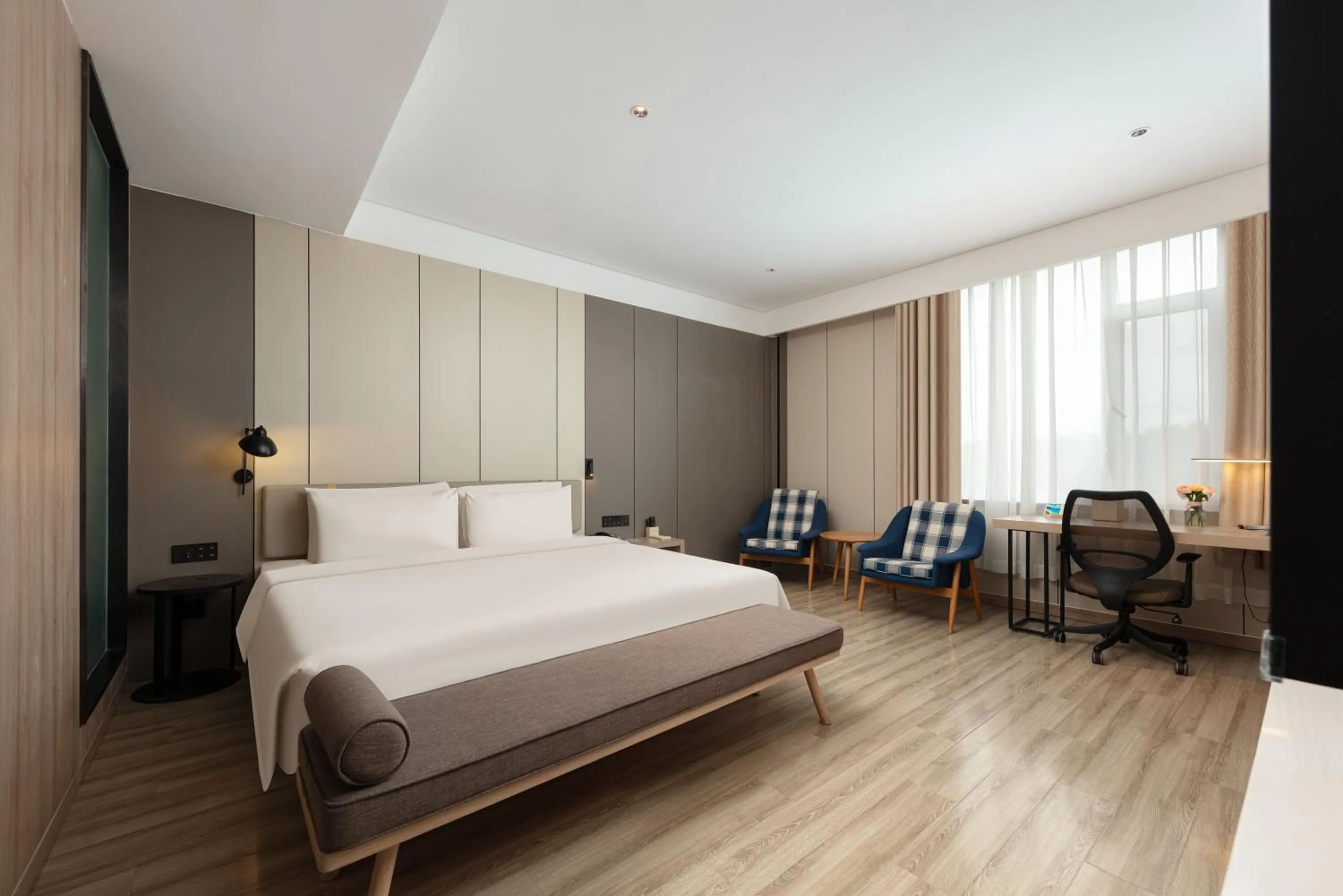 Bed in Atour Hotel Yantai South Station Yingchun Street