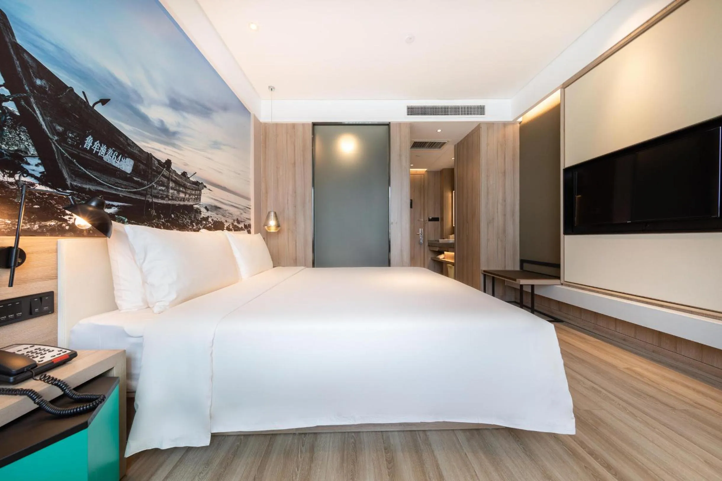 Bed in Atour Hotel Yantai South Station Yingchun Street